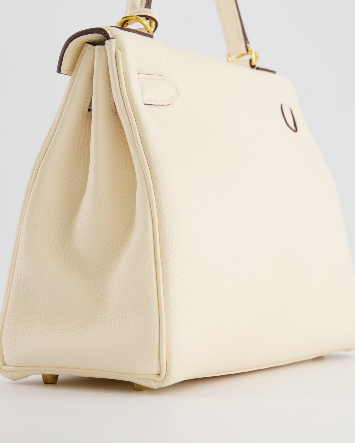 Herm�s Kelly 28 Retourne Bag in Nata Clemence Leather with Gold Hardware