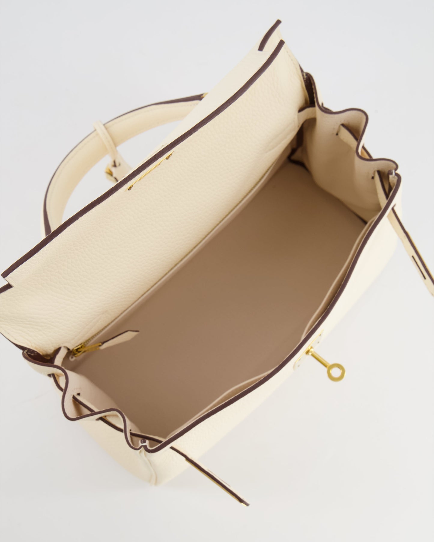 Herm�s Kelly 28 Retourne Bag in Nata Clemence Leather with Gold Hardware