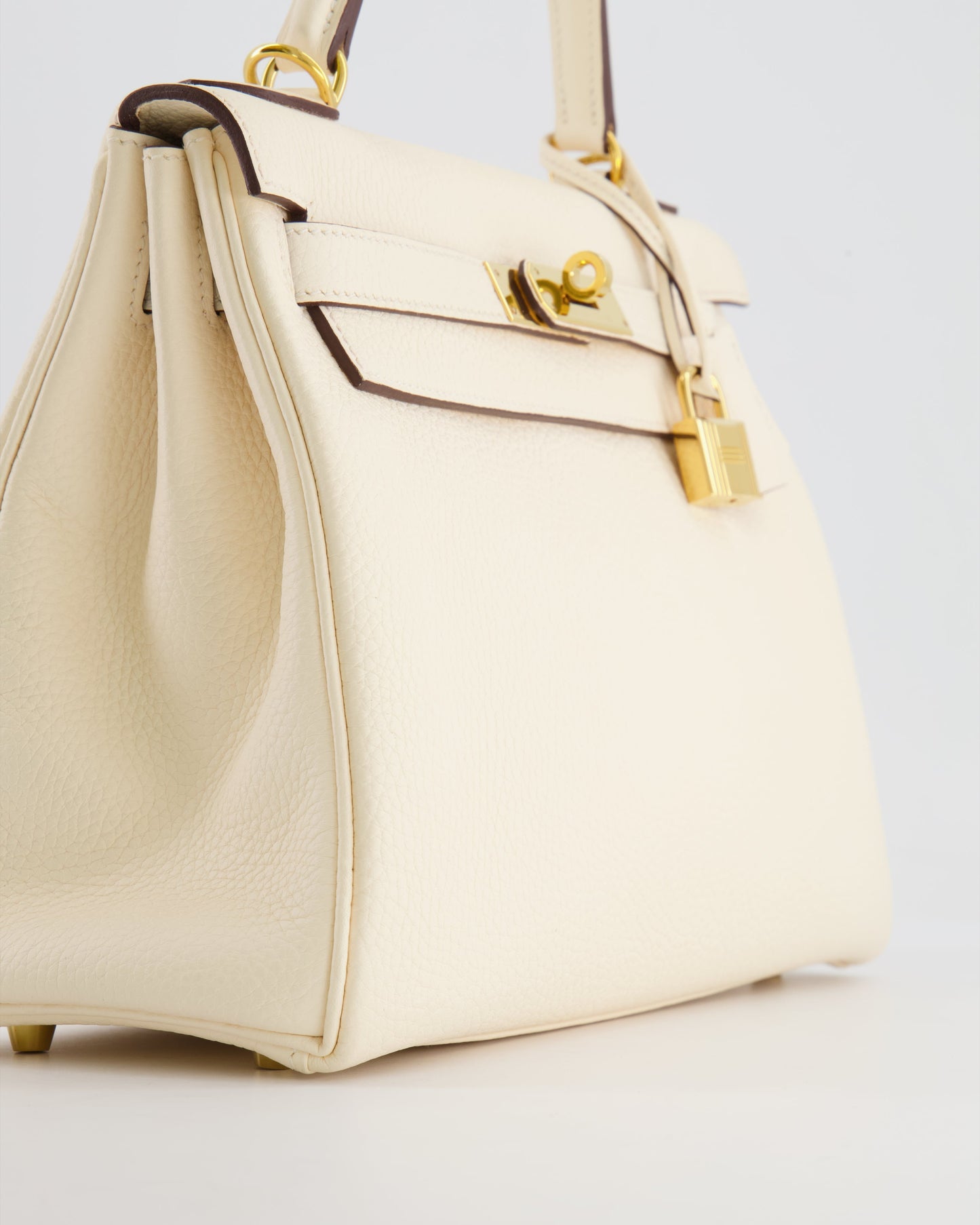 Herm�s Kelly 28 Retourne Bag in Nata Clemence Leather with Gold Hardware