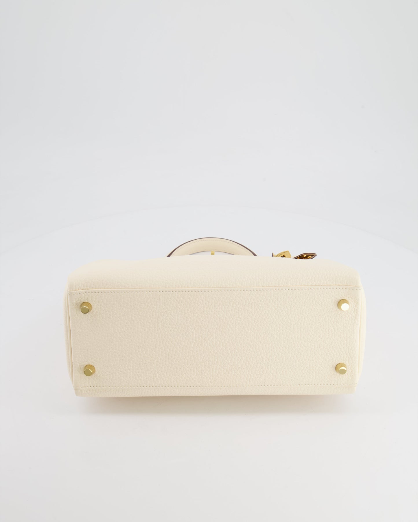 Herm�s Kelly 28 Retourne Bag in Nata Clemence Leather with Gold Hardware
