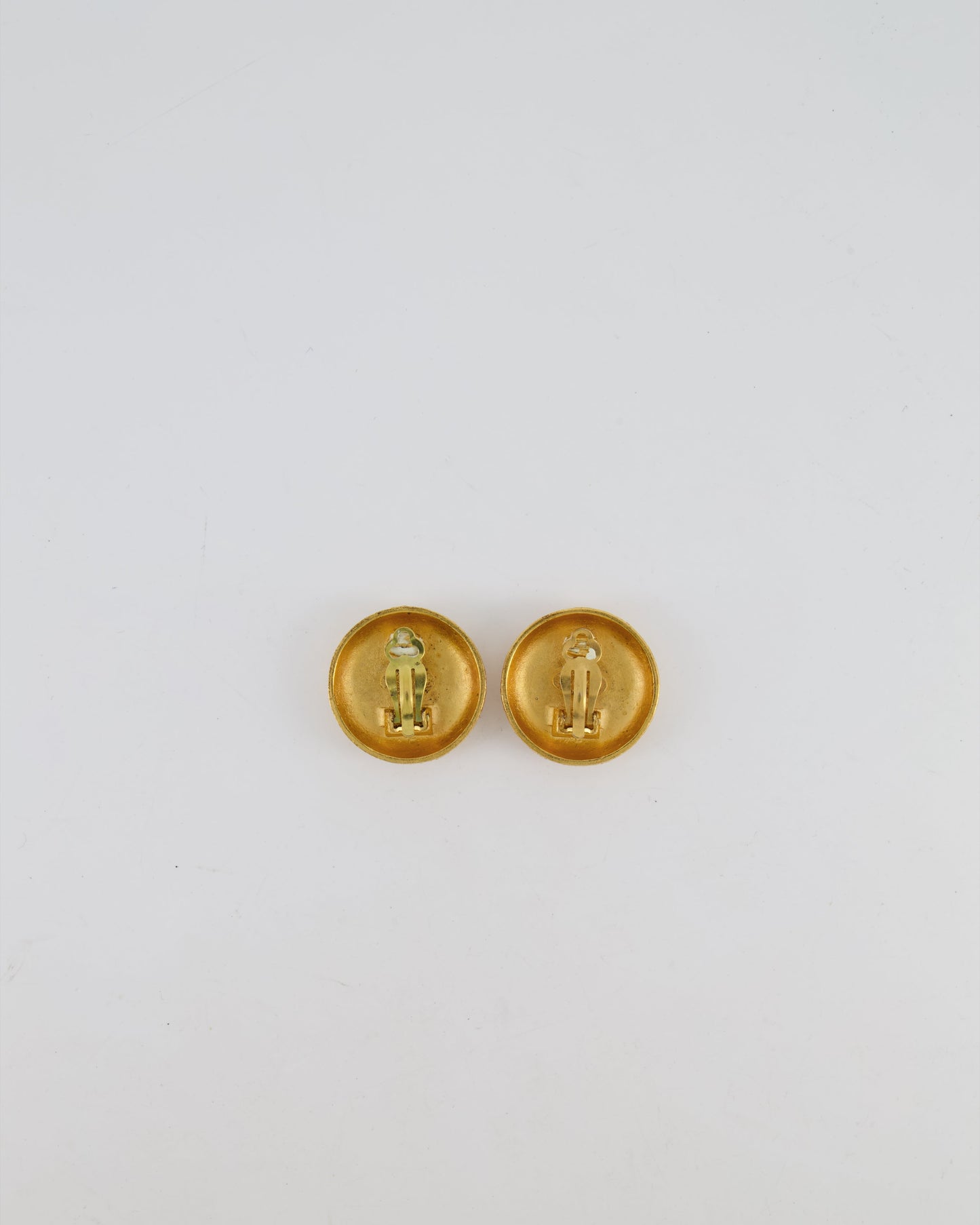 Chanel 95A   Gold Grained Round Clip-On Earrings with Gold CC Logo