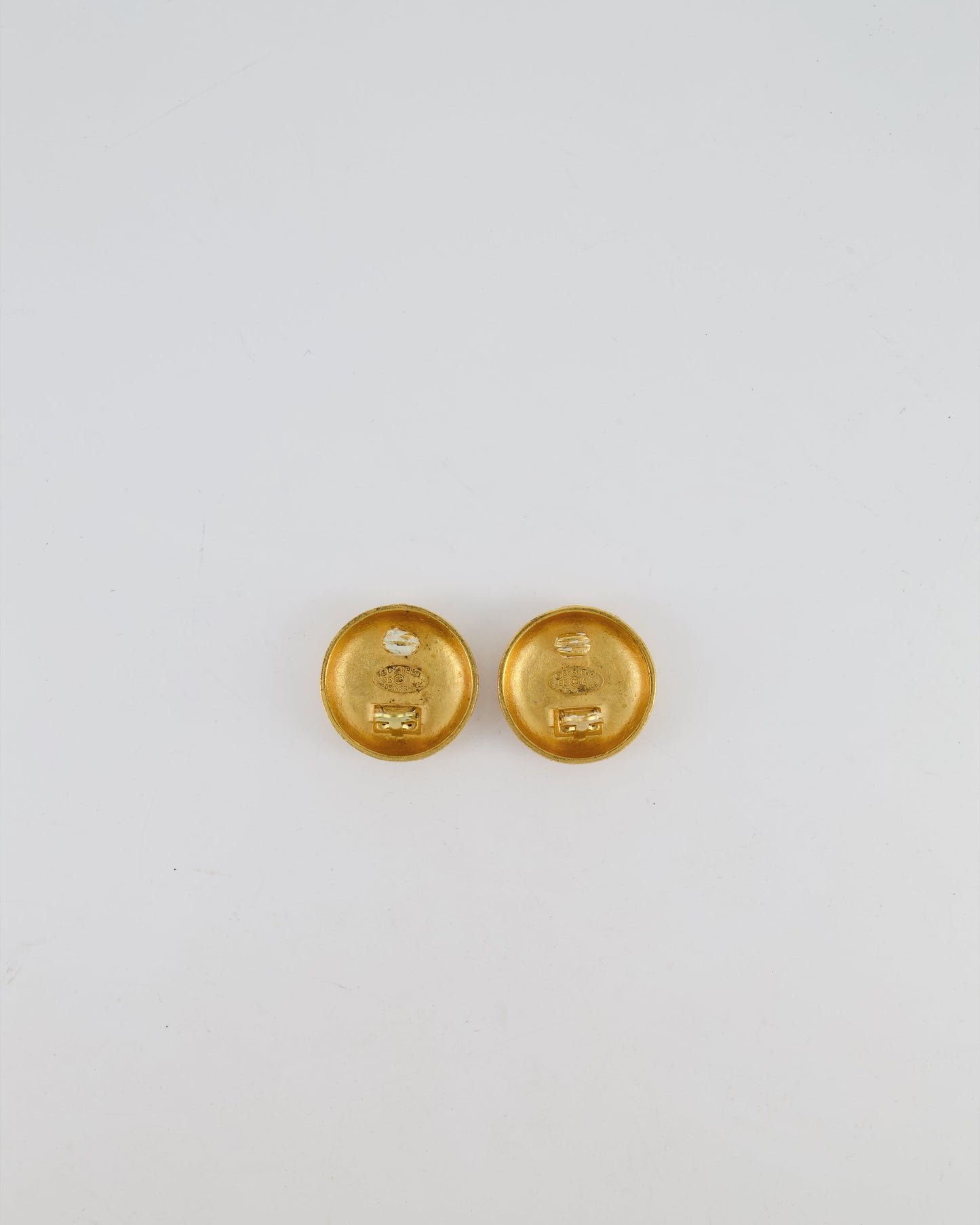 Chanel 95A   Gold Grained Round Clip-On Earrings with Gold CC Logo