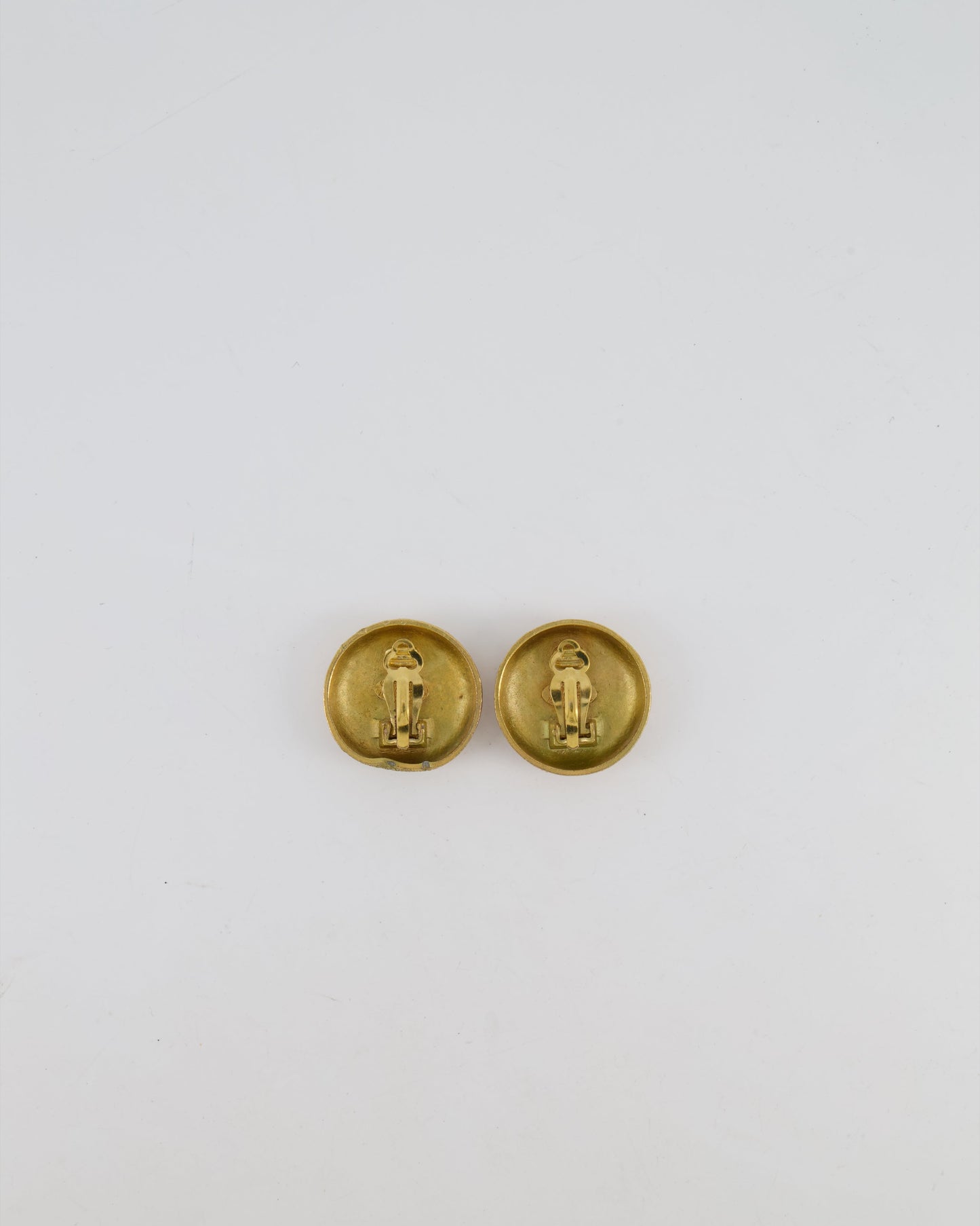 Chanel 94P   Gold Textured Round Clip-On Earrings with Gold CC Logo