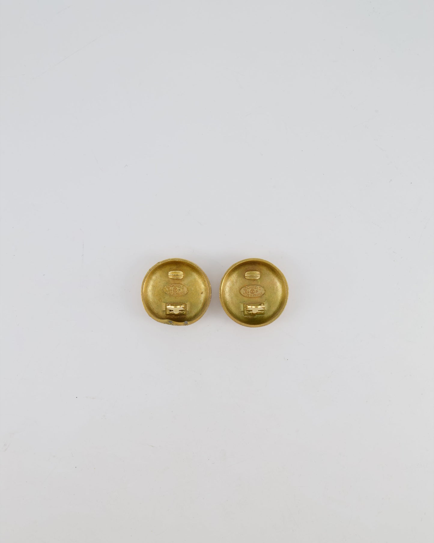Chanel 94P   Gold Textured Round Clip-On Earrings with Gold CC Logo