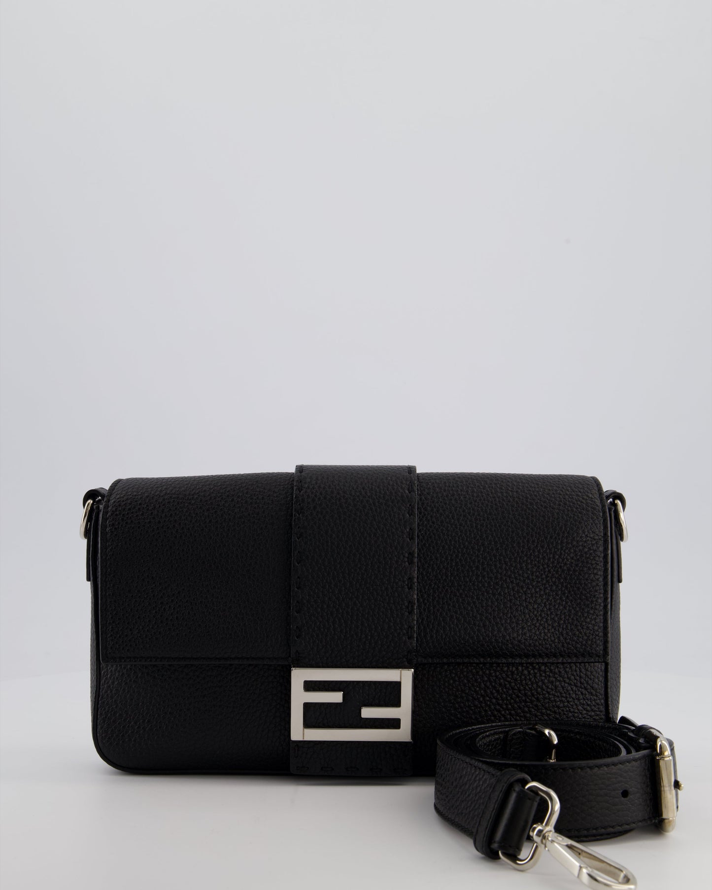 *MENSWEAR* Fendi Black Selleria Baguette Bag In Grained Leather with Silver Hardware