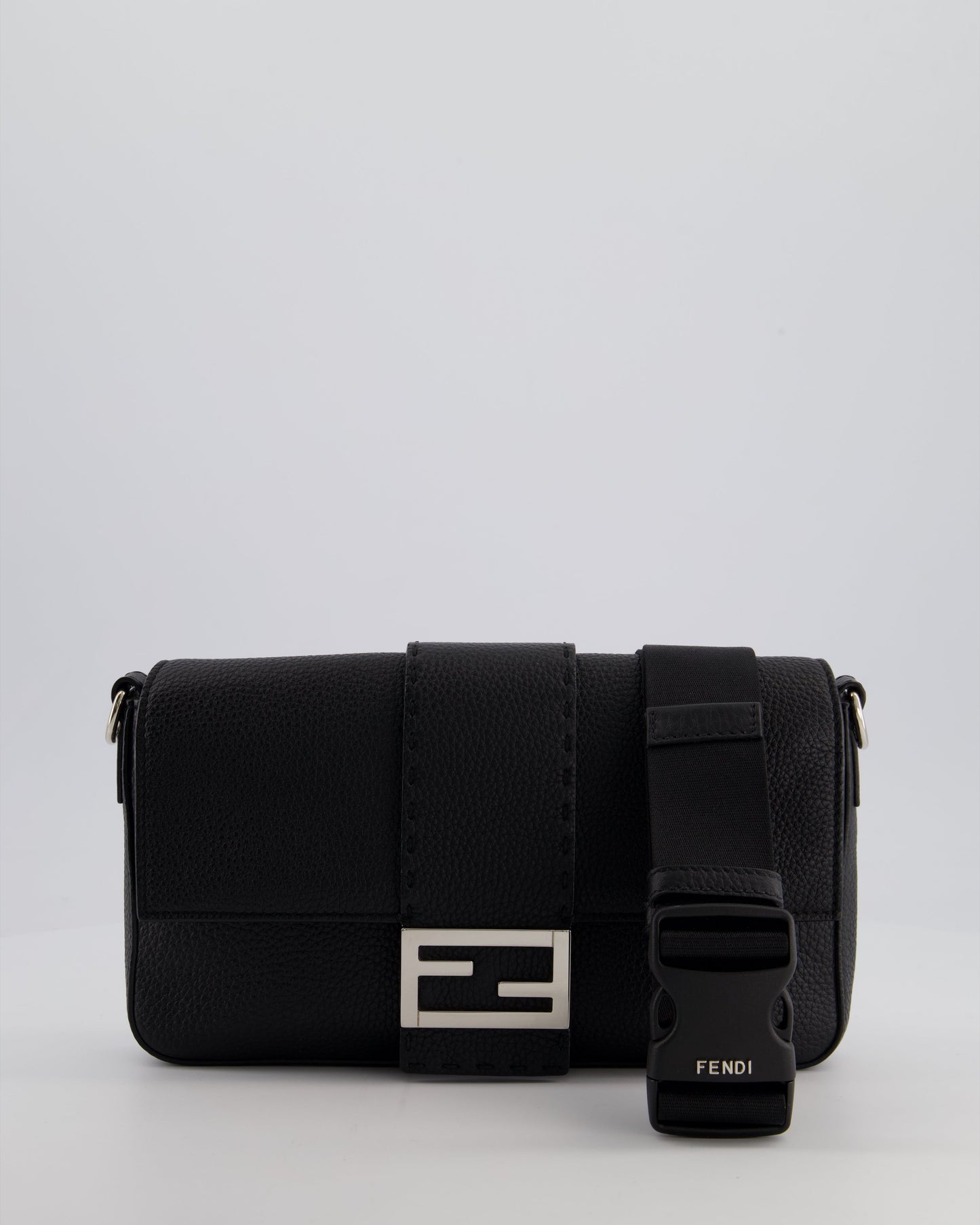 *MENSWEAR* Fendi Black Selleria Baguette Bag In Grained Leather with Silver Hardware