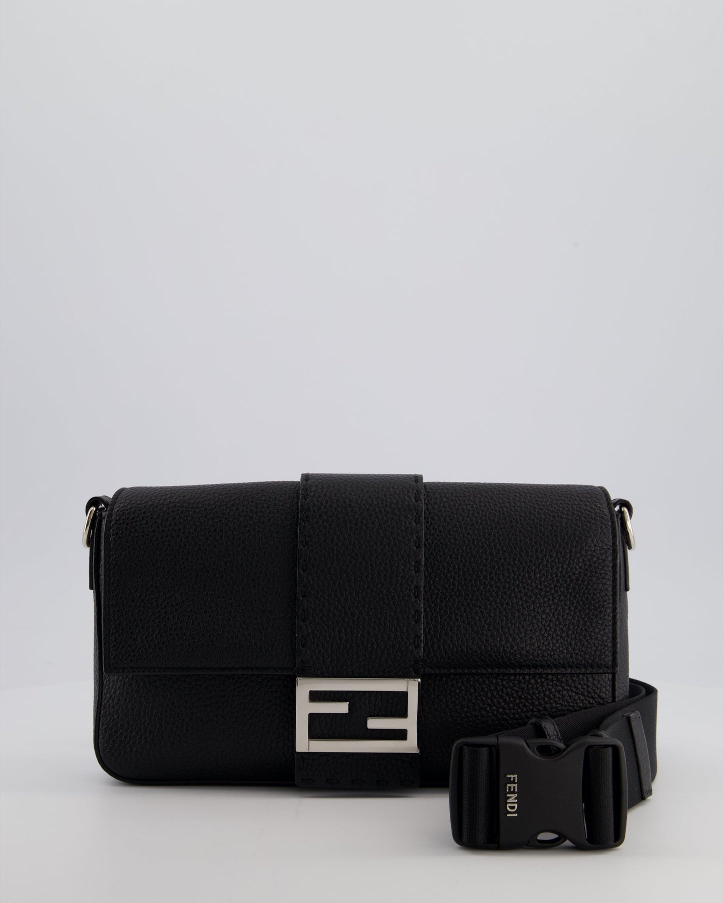 *MENSWEAR* Fendi Black Selleria Baguette Bag In Grained Leather with Silver Hardware