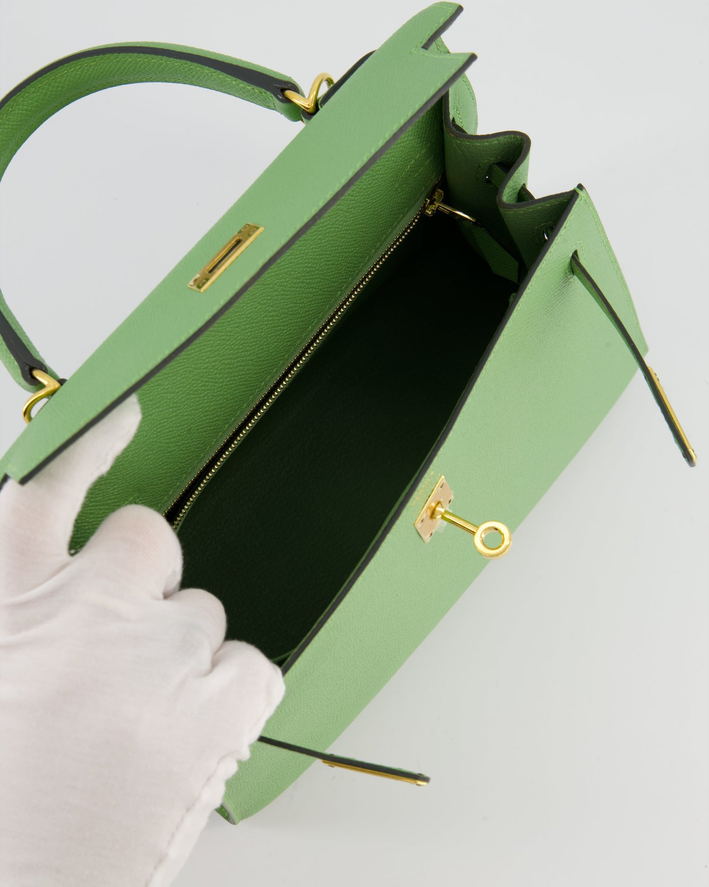 *HOT COLOUR* Herm�s Kelly 25 Sellier Bag in Vert Criquet Epsom Leather with Gold Hardware