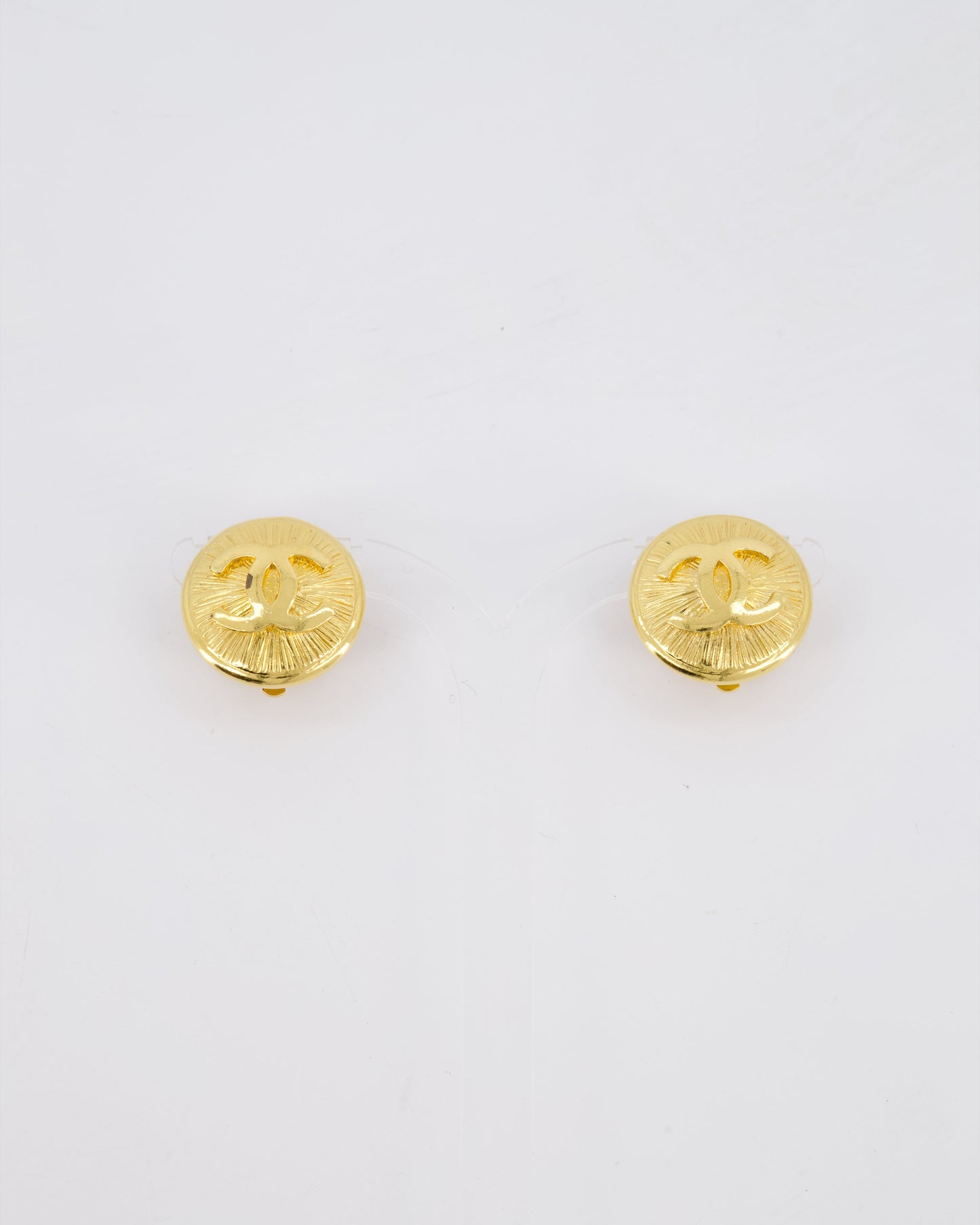 *HOT* Chanel   Gold Medallion Starburst Clip On Earrings with CC Logo Detail