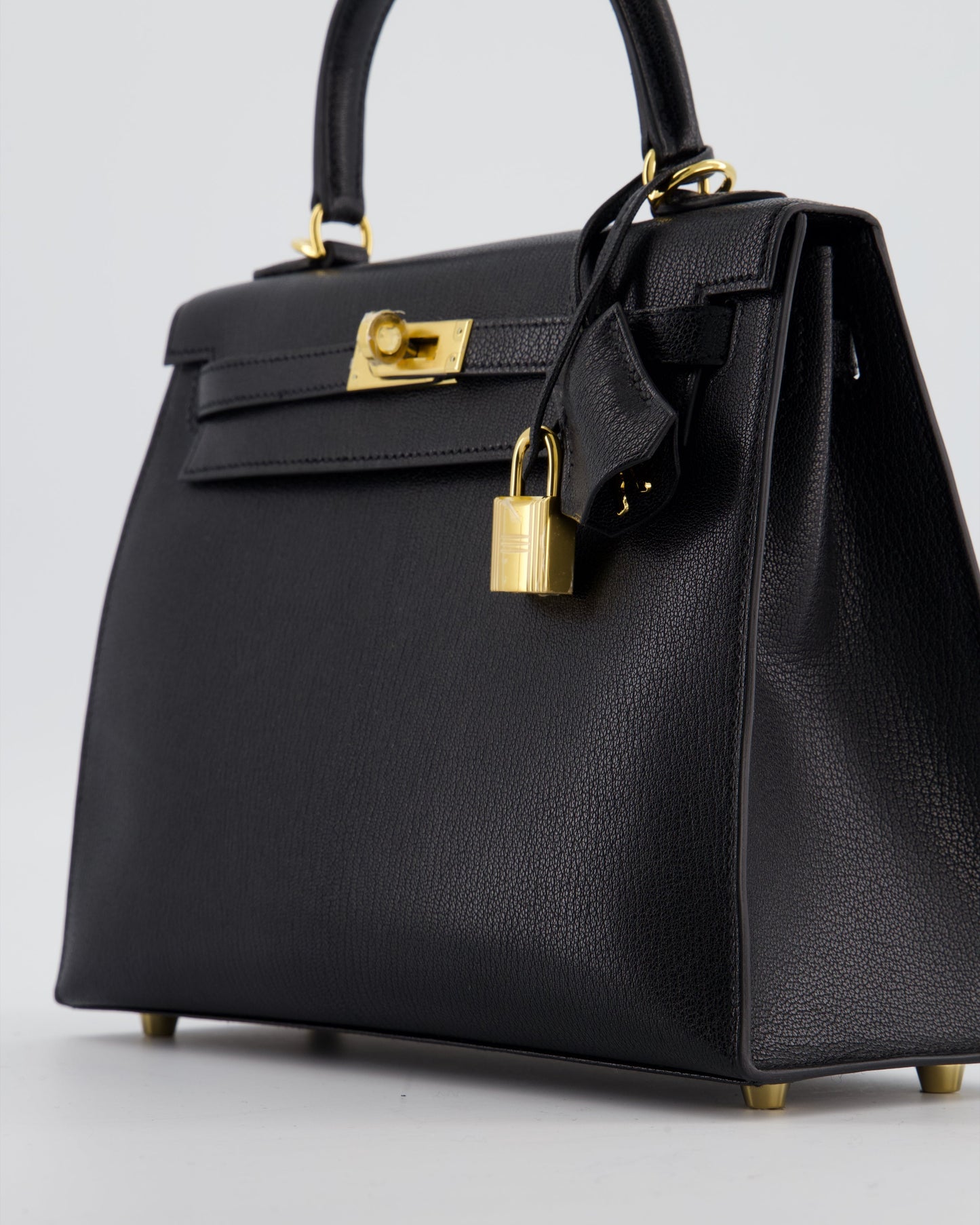 *SUPER RARE* Herm�s Kelly 25 Sellier Bag in Noir Ch�vre Chamkila Leather with Gold Hardware