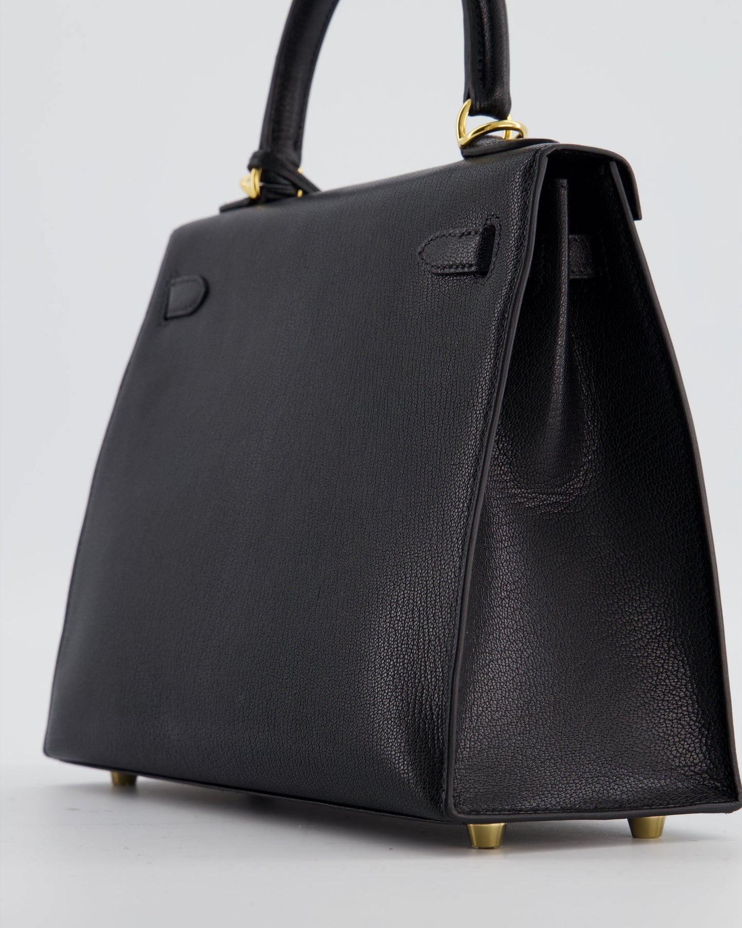 *SUPER RARE* Herm�s Kelly 25 Sellier Bag in Noir Ch�vre Chamkila Leather with Gold Hardware