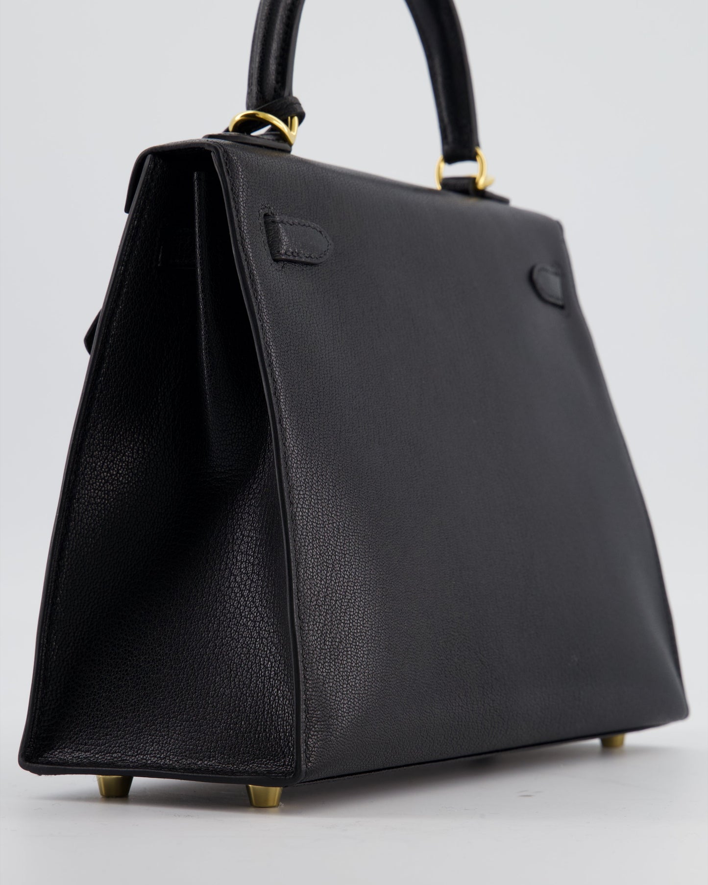 *SUPER RARE* Herm�s Kelly 25 Sellier Bag in Noir Ch�vre Chamkila Leather with Gold Hardware