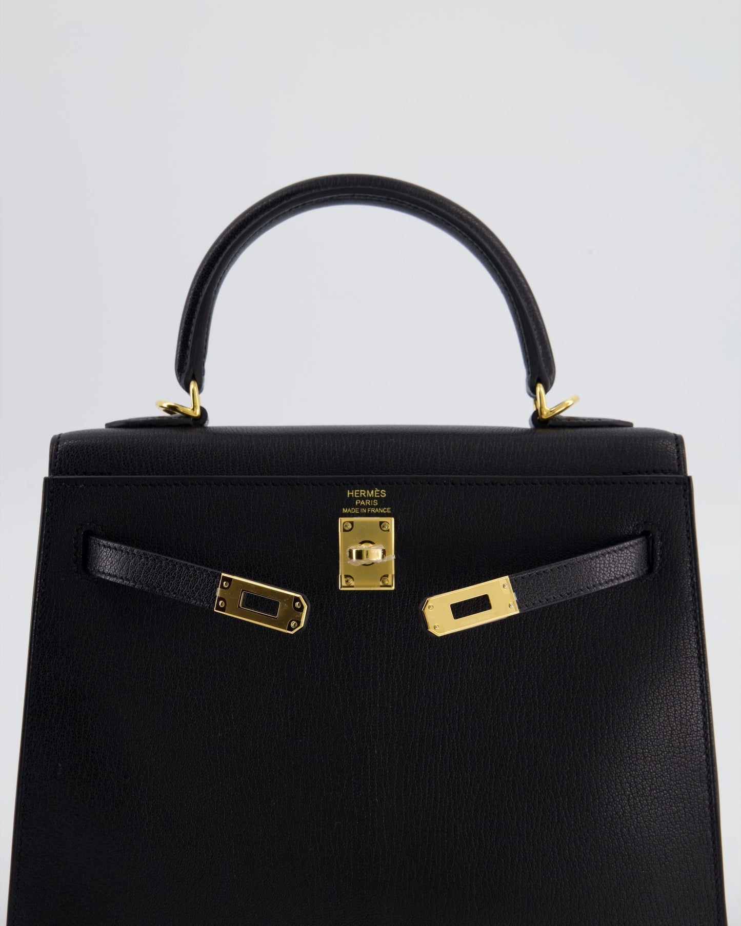 *SUPER RARE* Herm�s Kelly 25 Sellier Bag in Noir Ch�vre Chamkila Leather with Gold Hardware