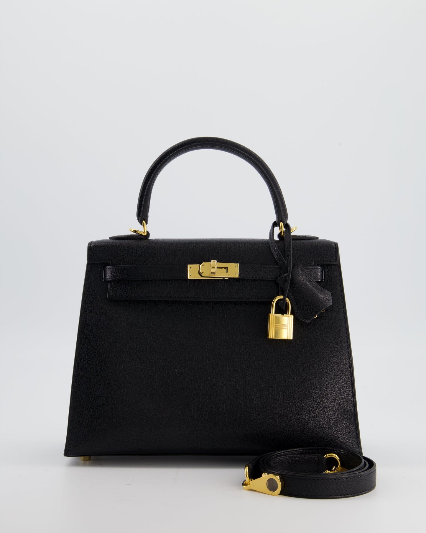 *SUPER RARE* Herm�s Kelly 25 Sellier Bag in Noir Ch�vre Chamkila Leather with Gold Hardware