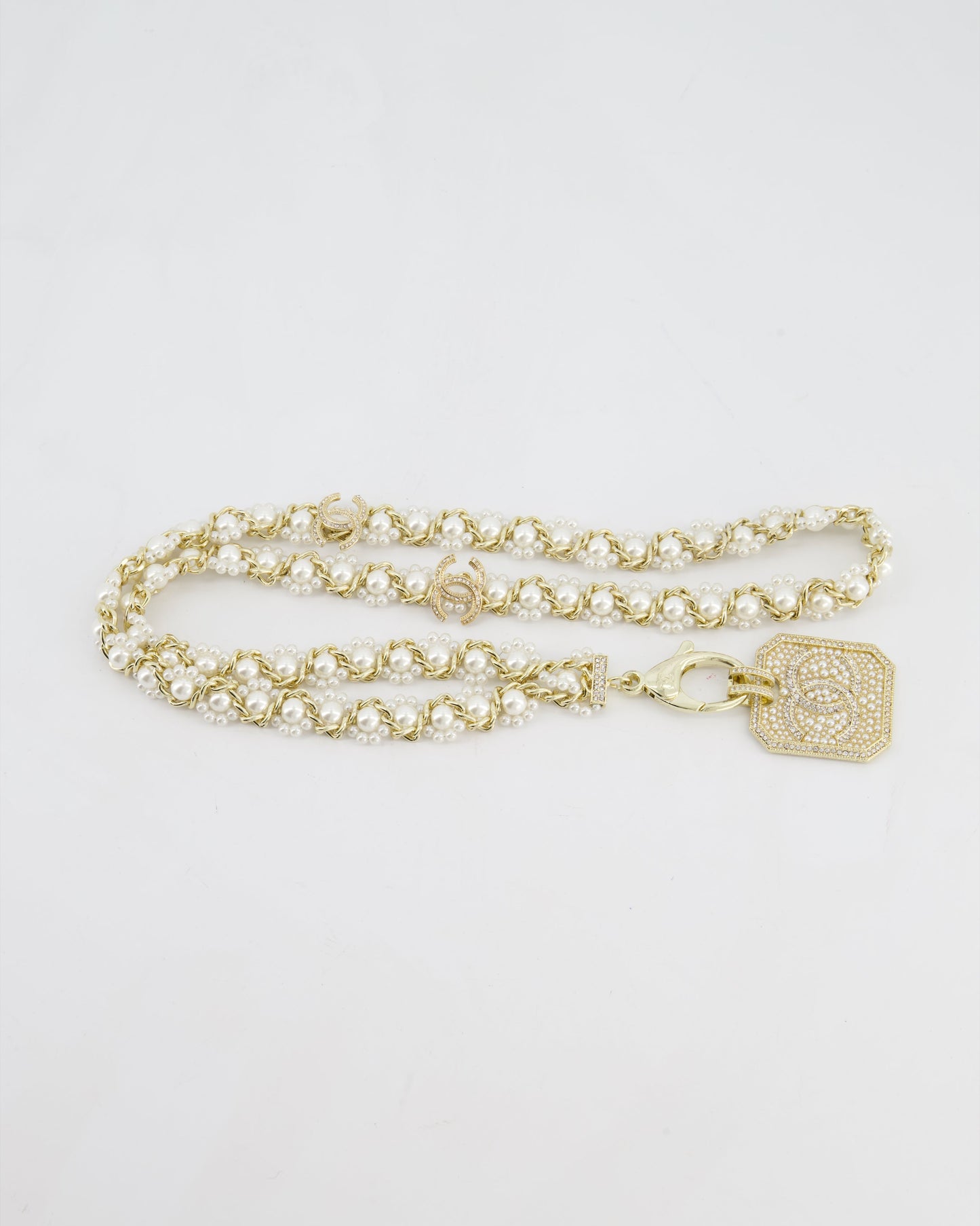 Chanel 21/A MŽtiers dÕArt Champagne Gold Medallion CC Pearl Necklace