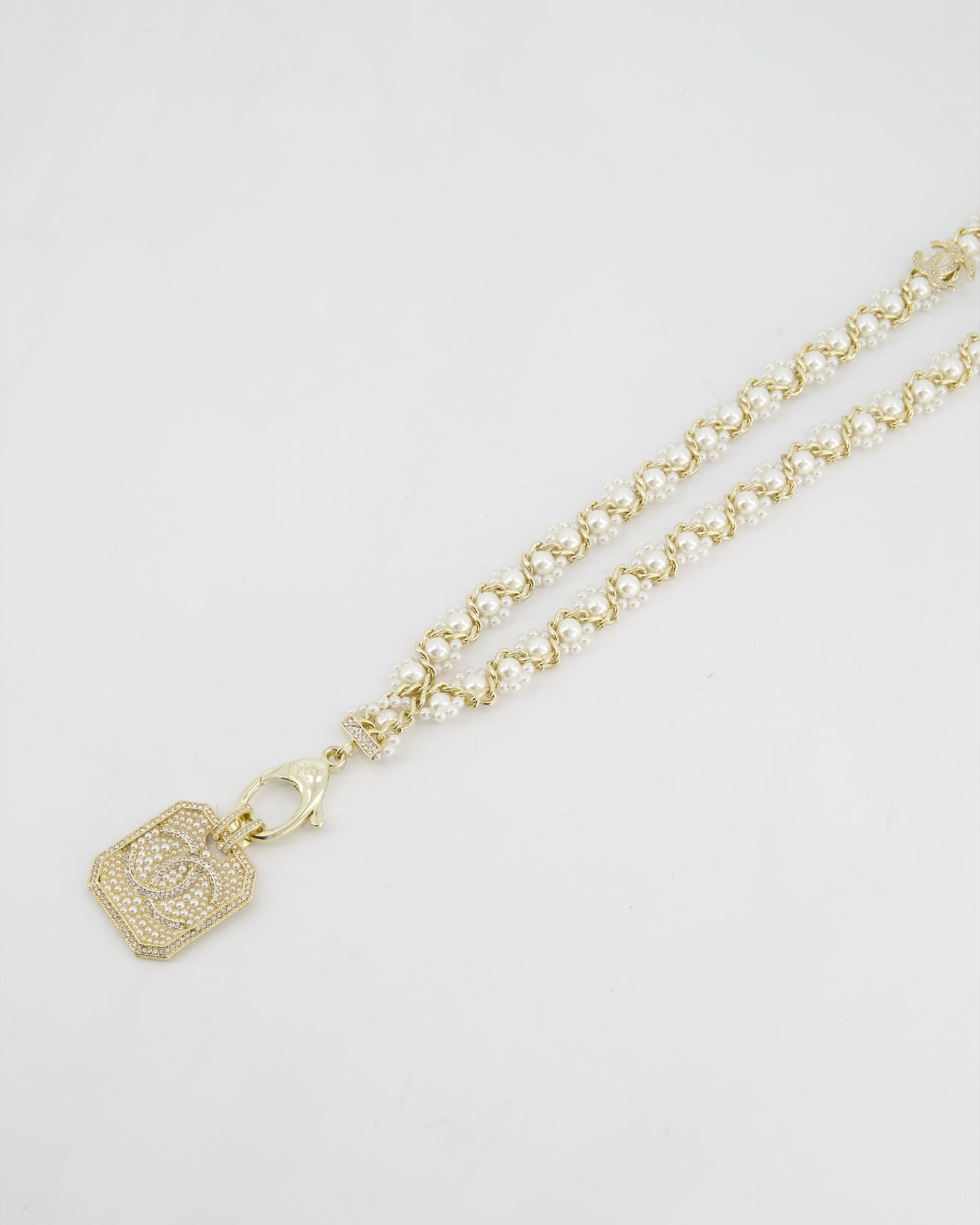 Chanel 21/A MŽtiers dÕArt Champagne Gold Medallion CC Pearl Necklace