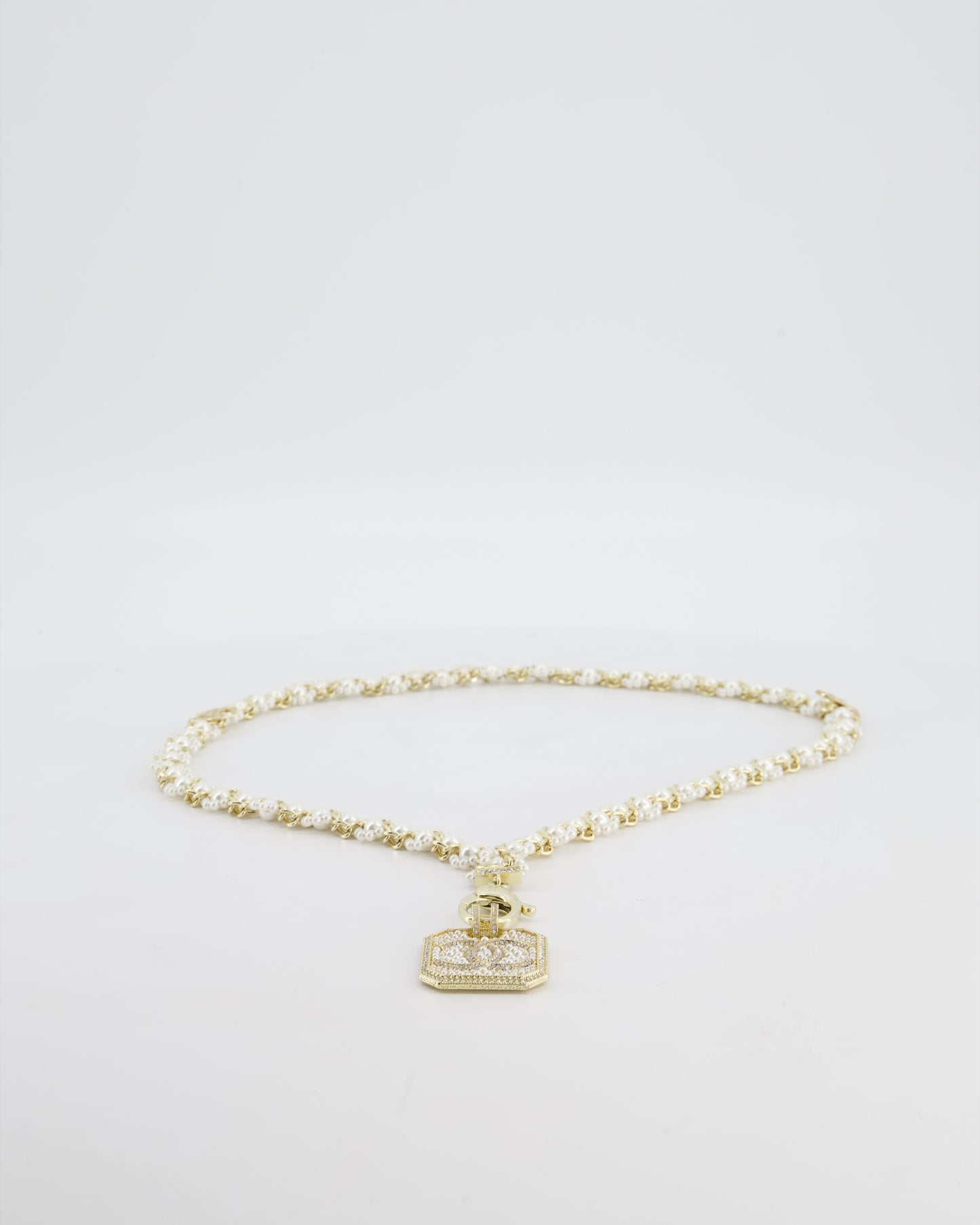 Chanel 21/A MŽtiers dÕArt Champagne Gold Medallion CC Pearl Necklace