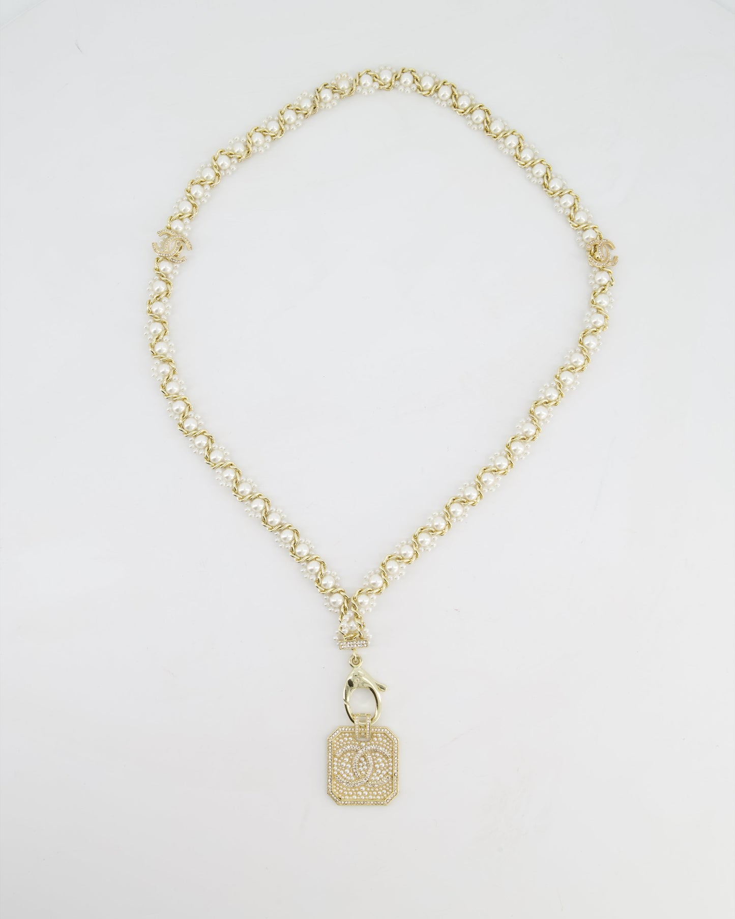 Chanel 21/A MŽtiers dÕArt Champagne Gold Medallion CC Pearl Necklace