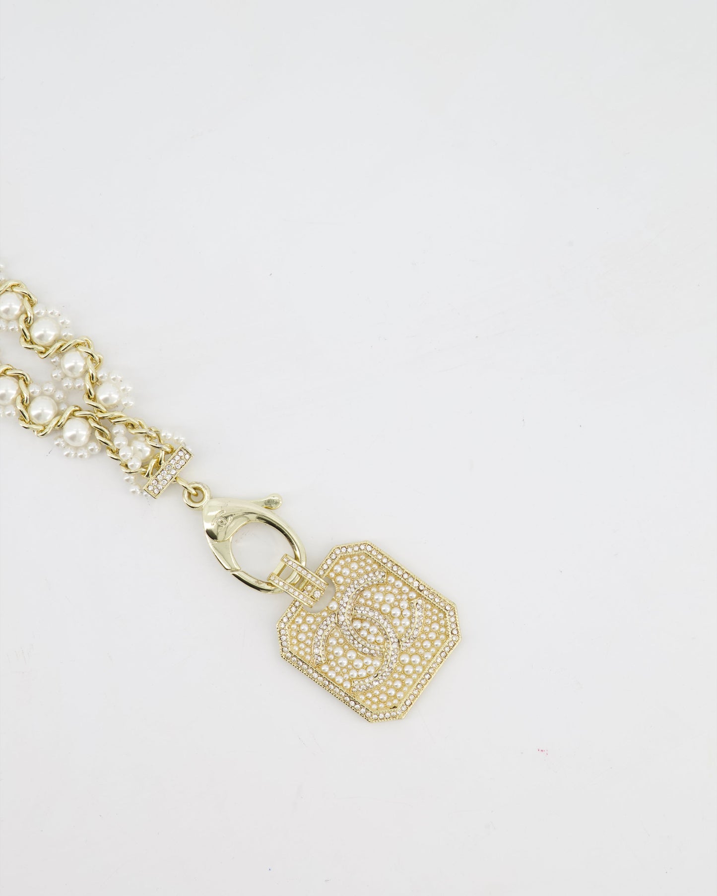 Chanel 21/A MŽtiers dÕArt Champagne Gold Medallion CC Pearl Necklace