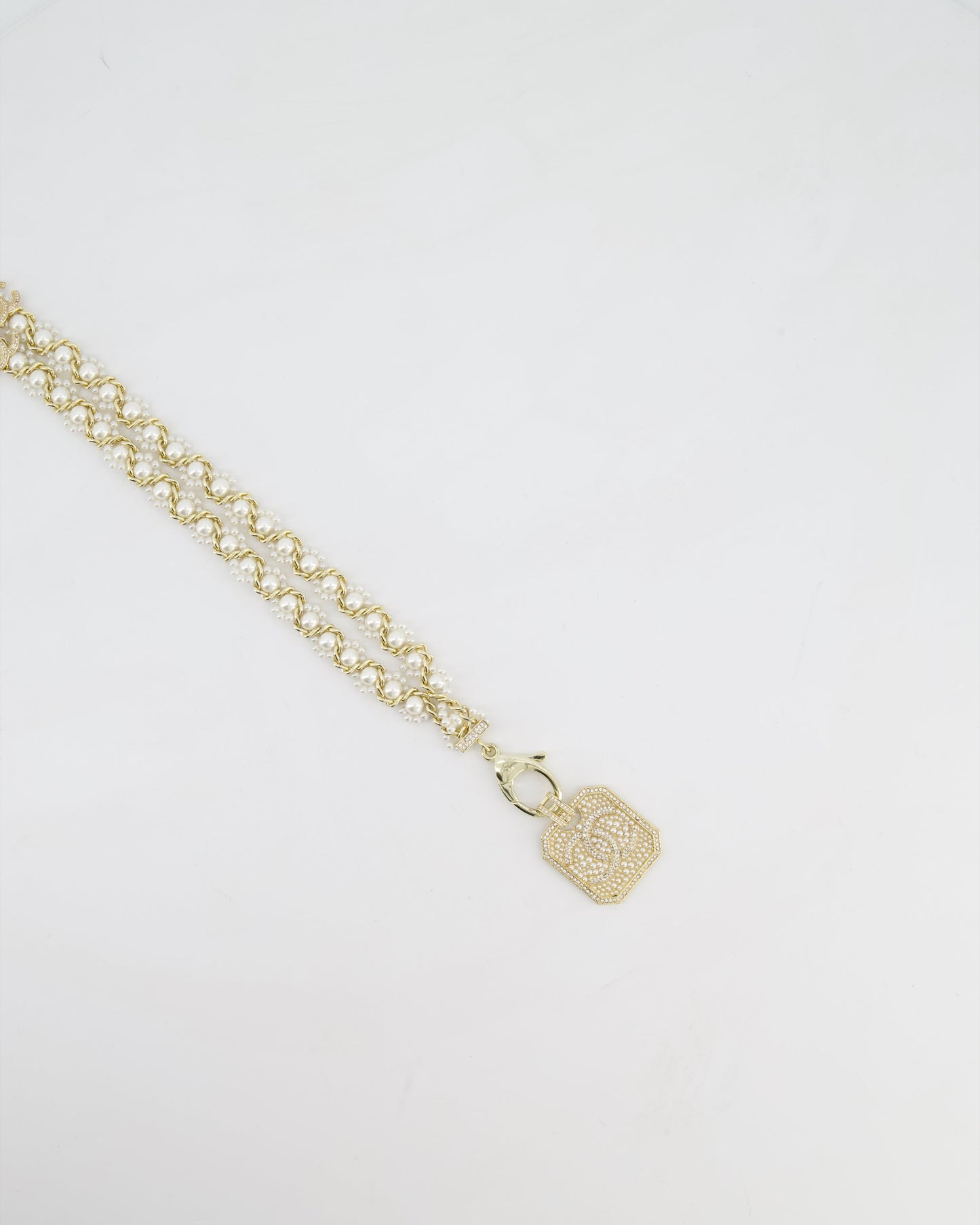 Chanel 21/A MŽtiers dÕArt Champagne Gold Medallion CC Pearl Necklace