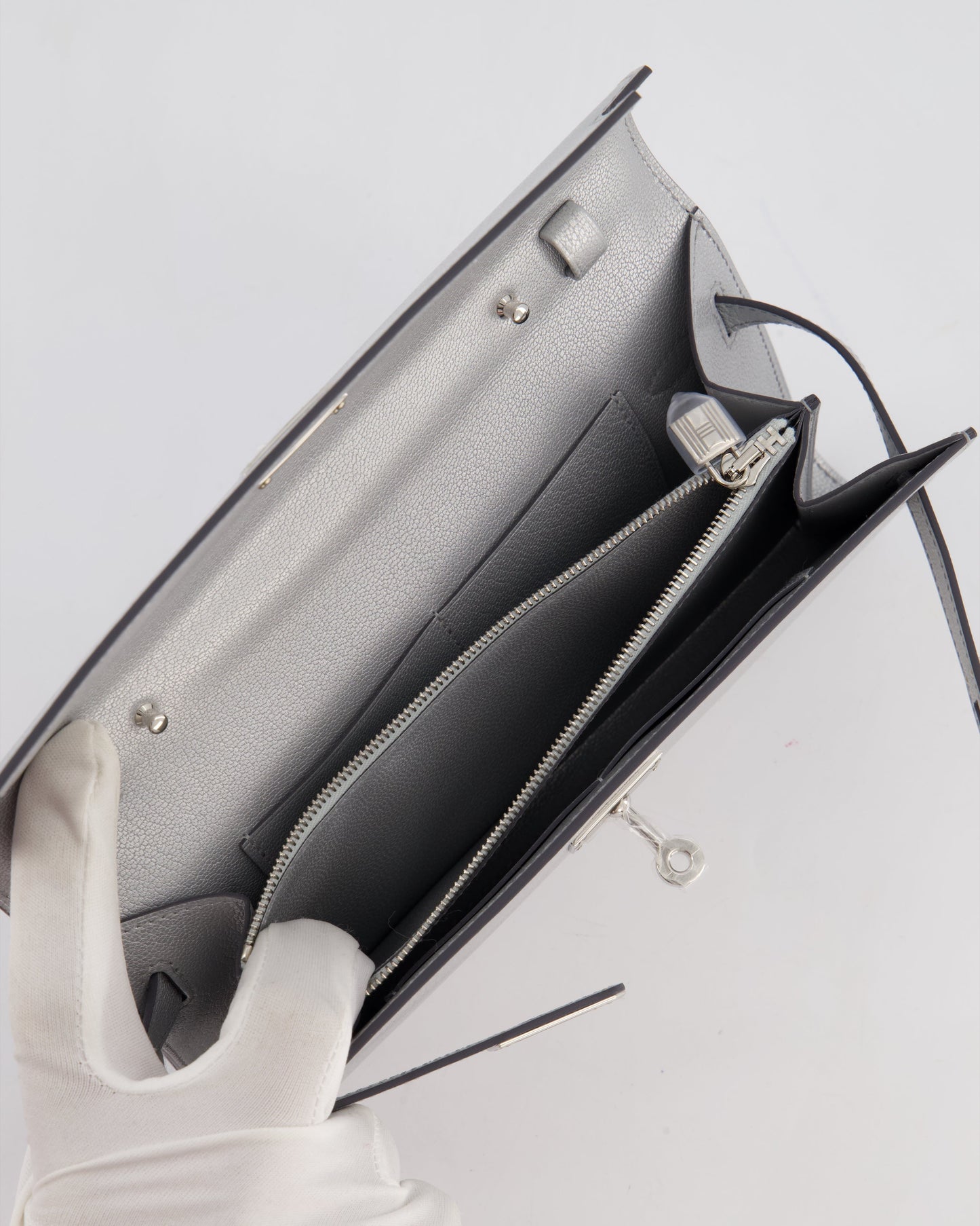 *SUPER RARE* Herm�s Kelly To Go Bag in Argent Chevre Chamkila Leather with Palladium Hardware