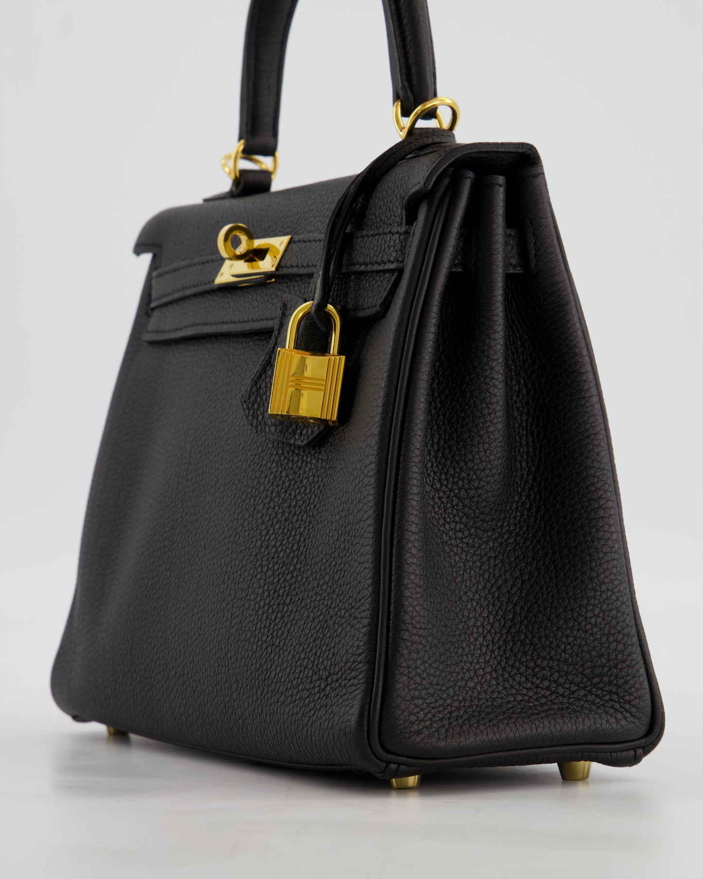 *FIRE PRICE* Herm�s Kelly 25 Retourne Bag in Noir Togo Leather with Gold Hardware