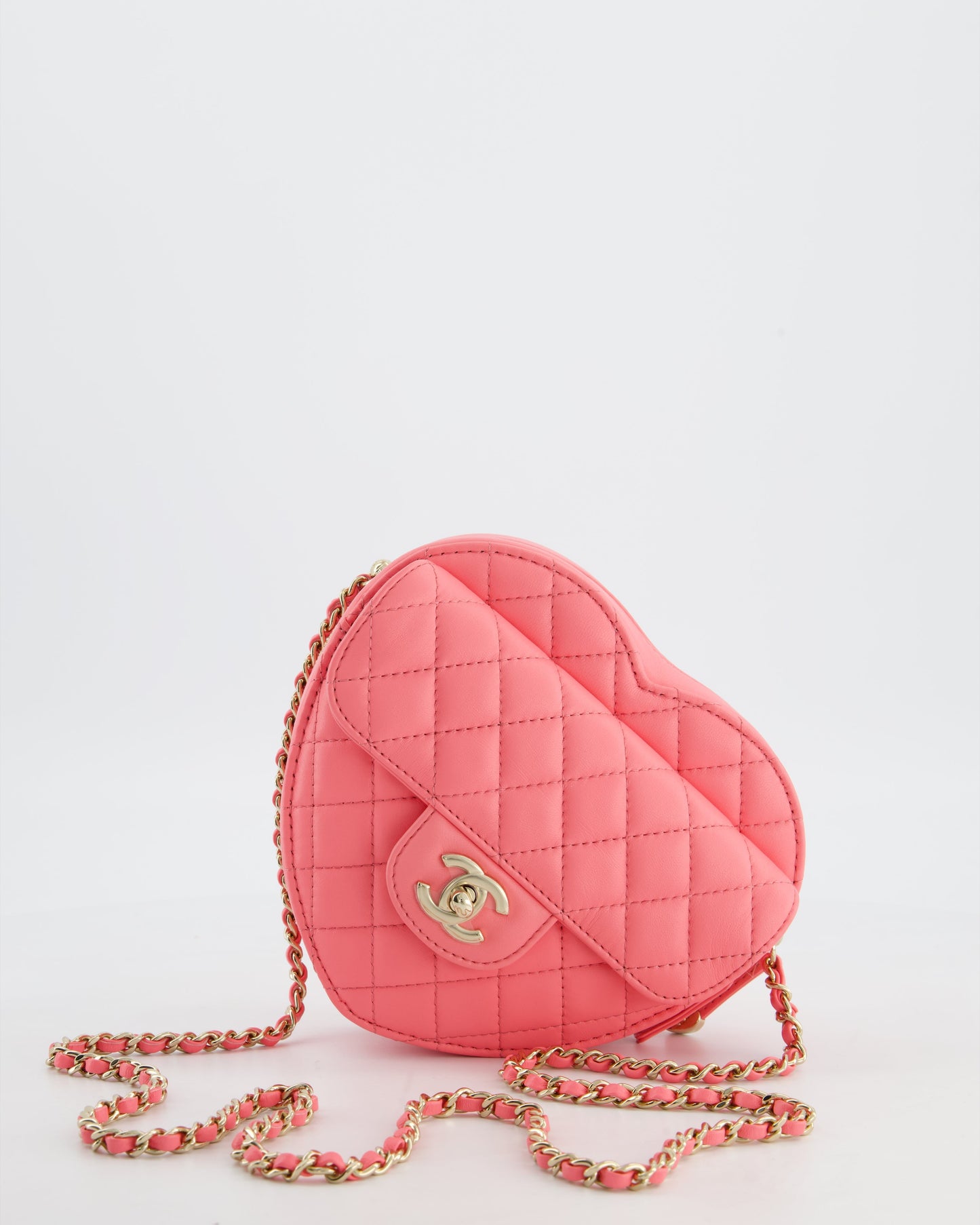 *RARE* Chanel 22C Pink Heart Crossbody bag in Lambskin Leather with Champagne Gold Hardware
