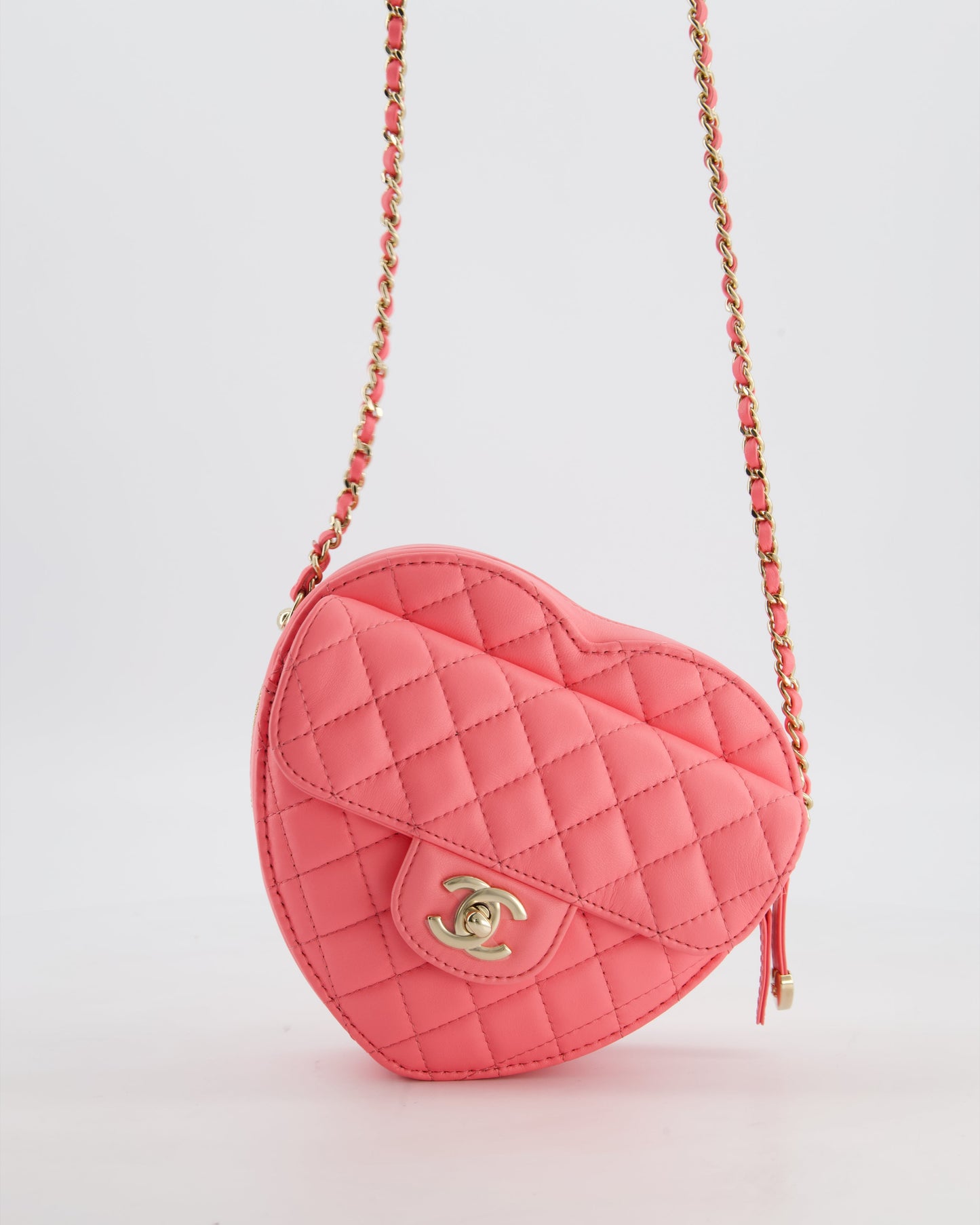 *RARE* Chanel 22C Pink Heart Crossbody bag in Lambskin Leather with Champagne Gold Hardware