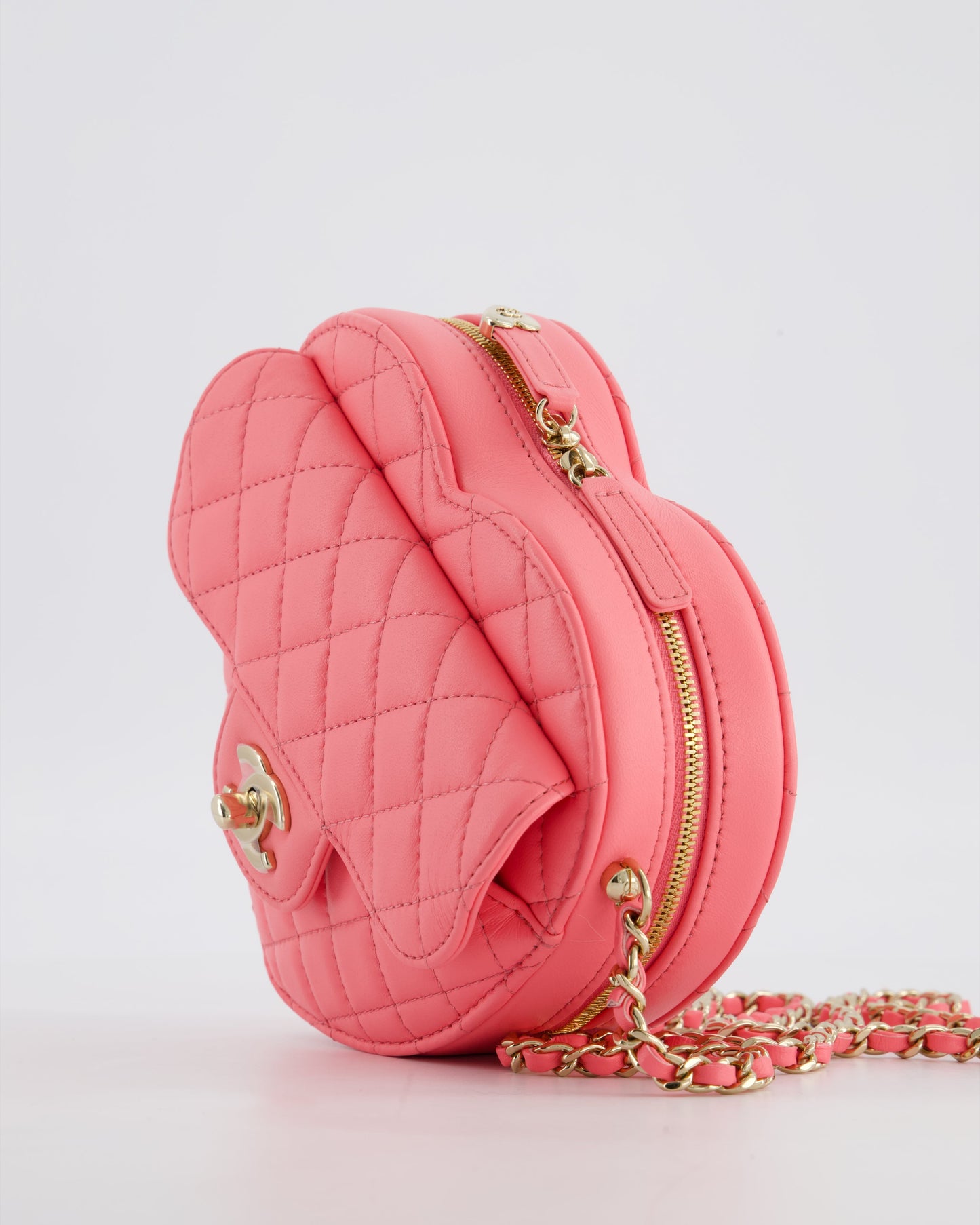 *RARE* Chanel 22C Pink Heart Crossbody bag in Lambskin Leather with Champagne Gold Hardware