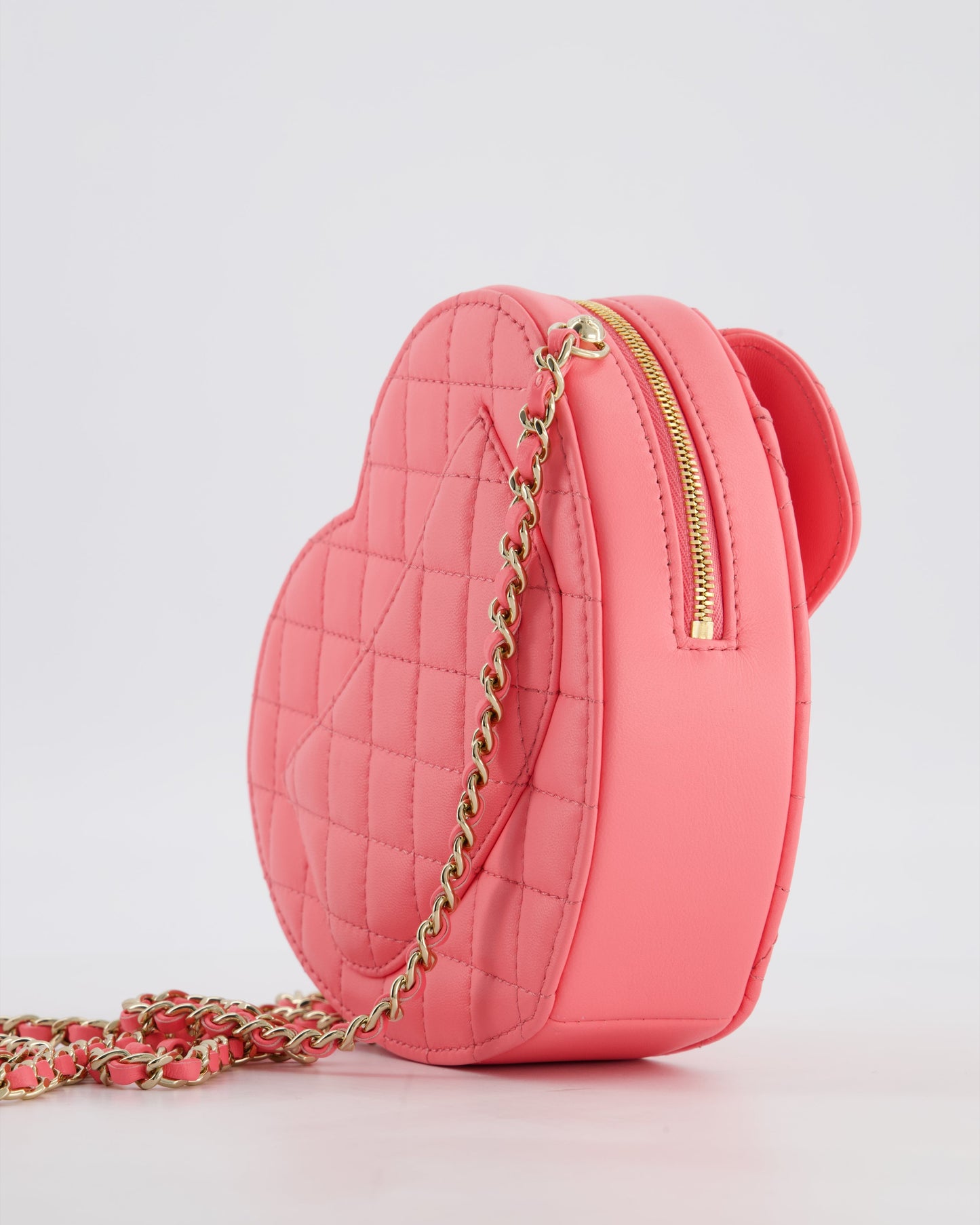 *RARE* Chanel 22C Pink Heart Crossbody bag in Lambskin Leather with Champagne Gold Hardware
