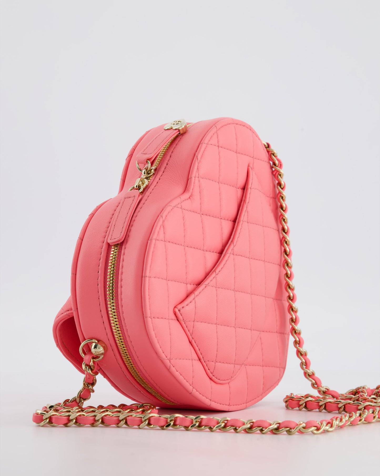 *RARE* Chanel 22C Pink Heart Crossbody bag in Lambskin Leather with Champagne Gold Hardware