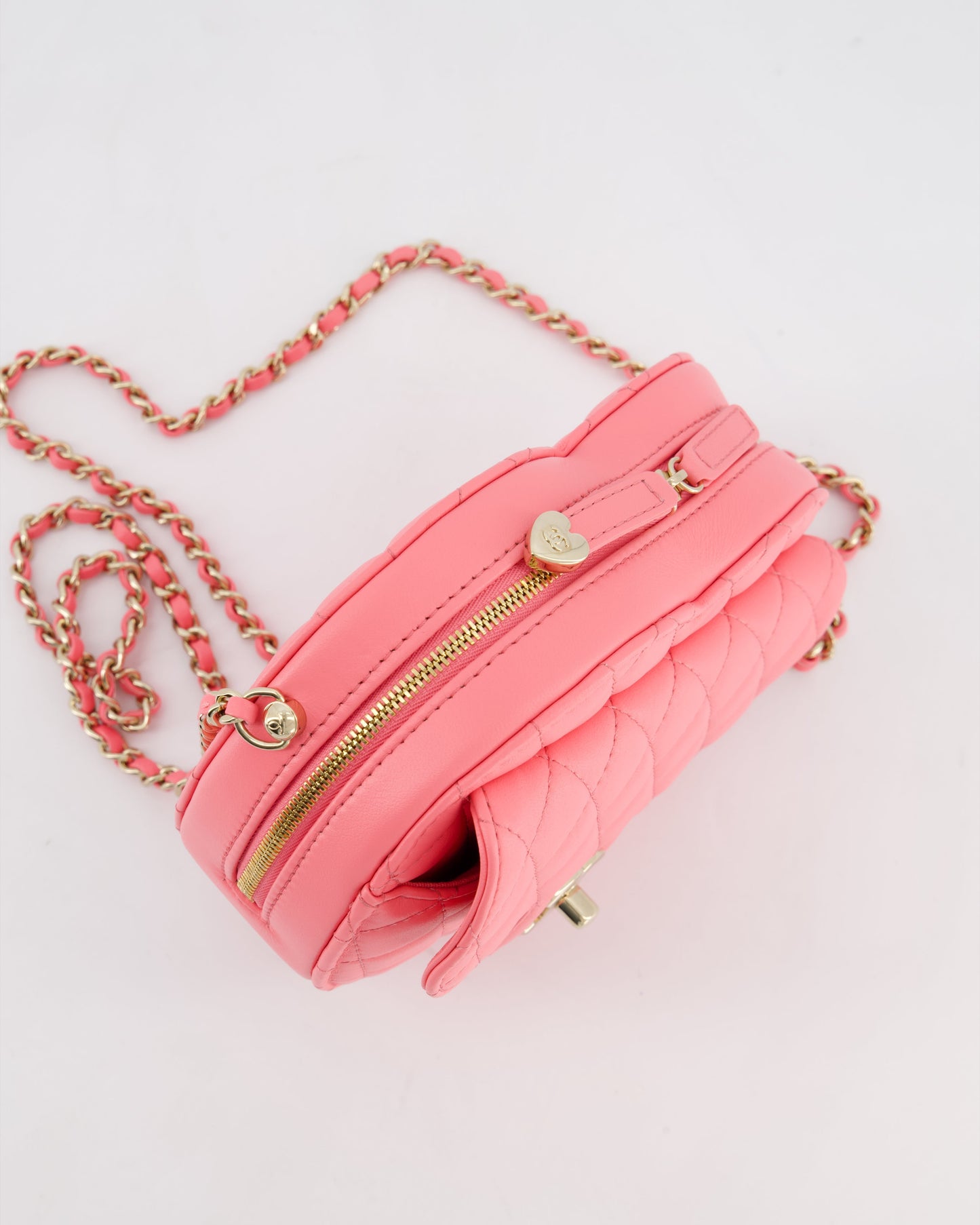 *RARE* Chanel 22C Pink Heart Crossbody bag in Lambskin Leather with Champagne Gold Hardware