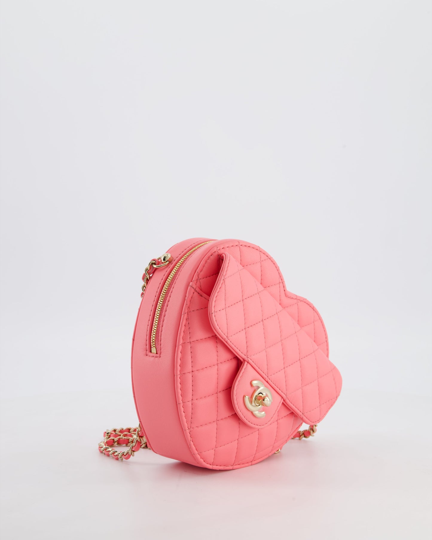 *RARE* Chanel 22C Pink Heart Crossbody bag in Lambskin Leather with Champagne Gold Hardware