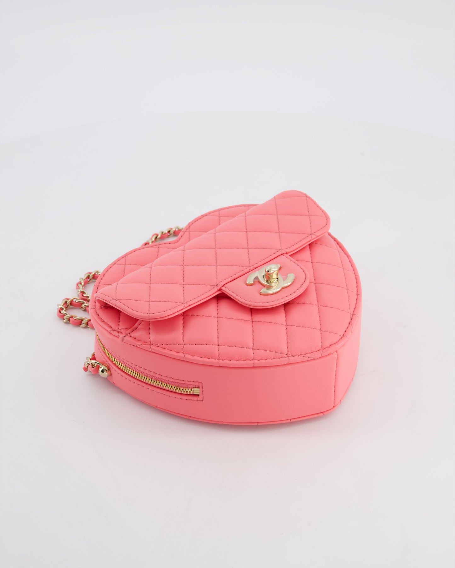 *RARE* Chanel 22C Pink Heart Crossbody bag in Lambskin Leather with Champagne Gold Hardware