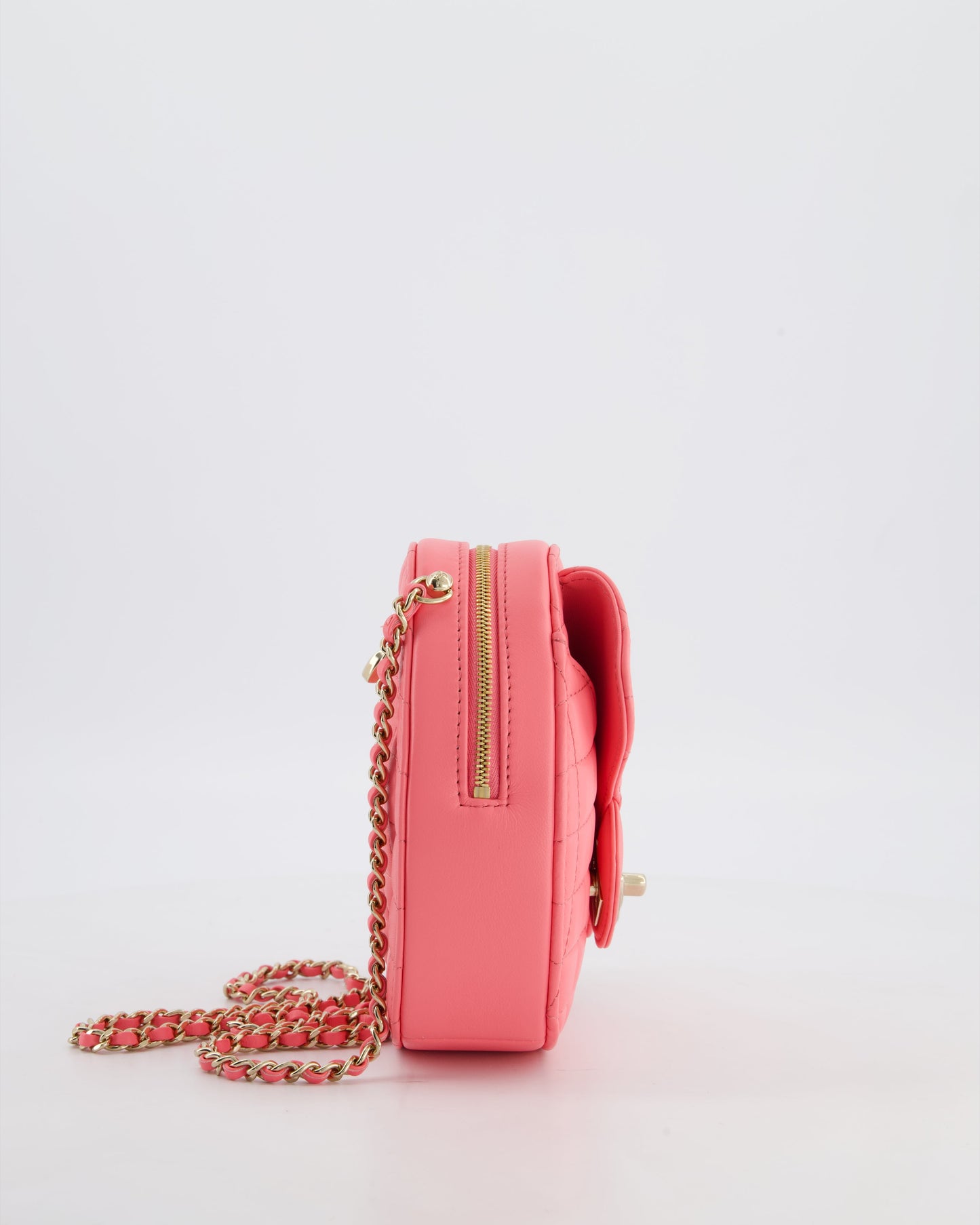 *RARE* Chanel 22C Pink Heart Crossbody bag in Lambskin Leather with Champagne Gold Hardware