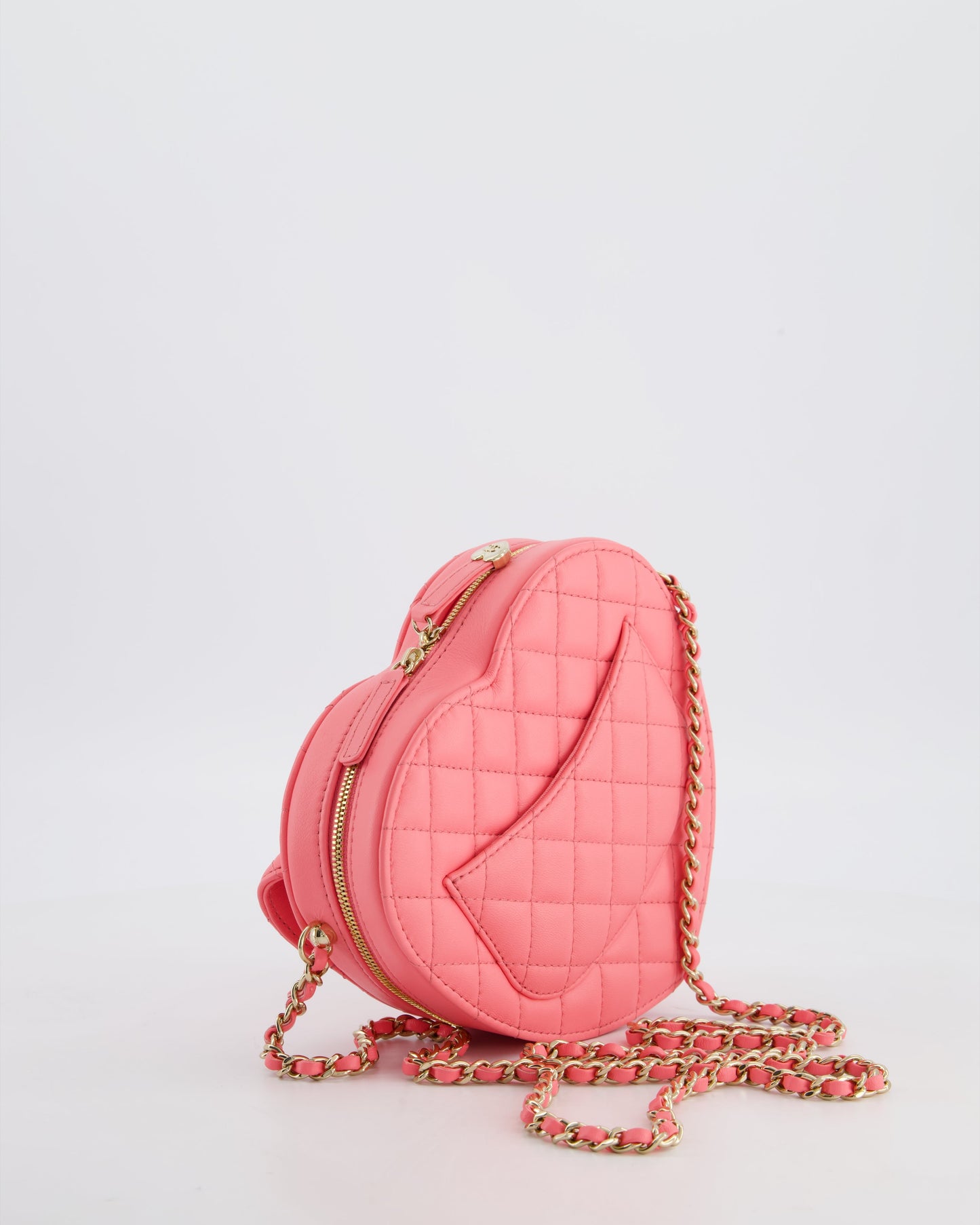 *RARE* Chanel 22C Pink Heart Crossbody bag in Lambskin Leather with Champagne Gold Hardware