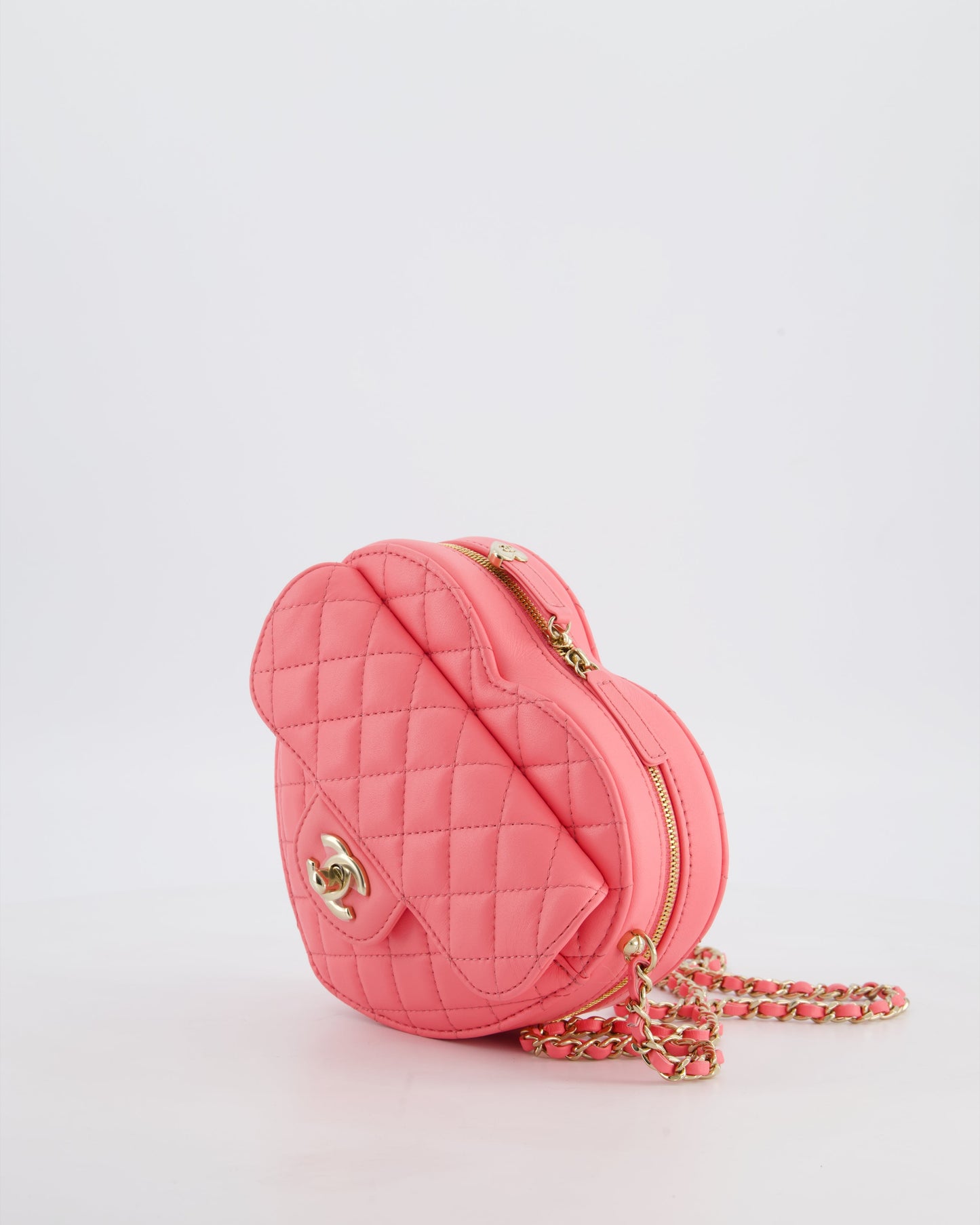 *RARE* Chanel 22C Pink Heart Crossbody bag in Lambskin Leather with Champagne Gold Hardware