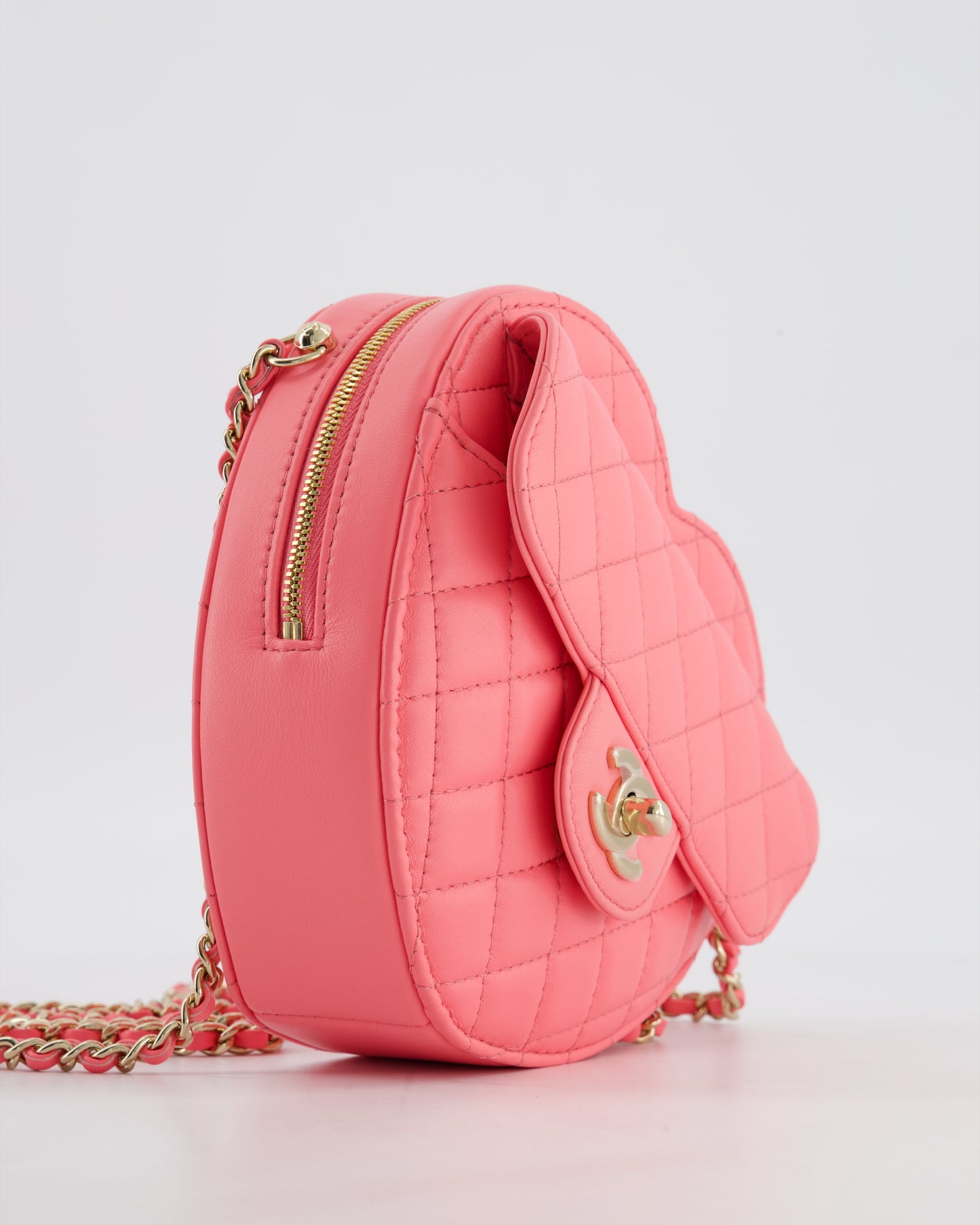 *RARE* Chanel 22C Pink Heart Crossbody bag in Lambskin Leather with Champagne Gold Hardware