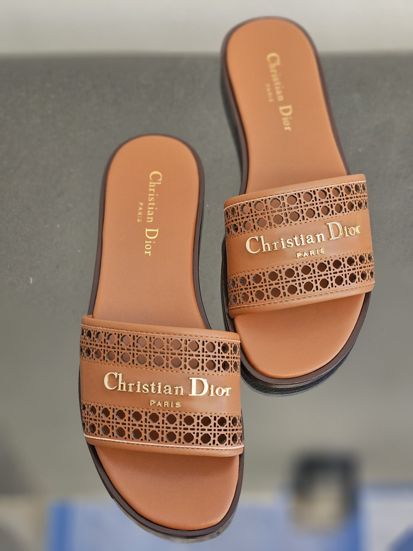 DIOR