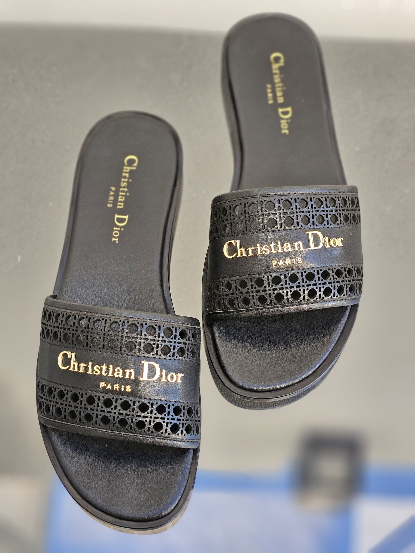 DIOR