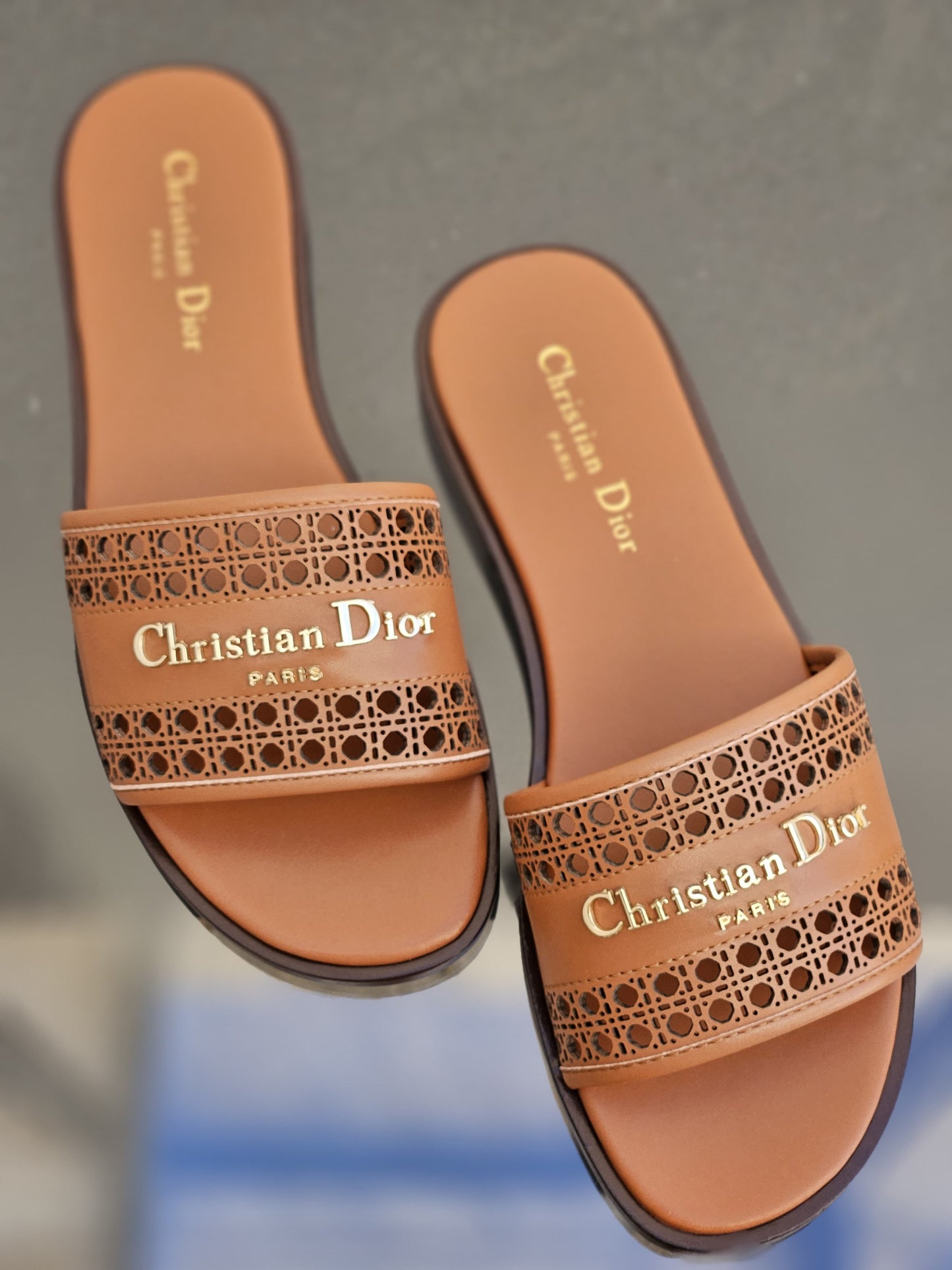 DIOR