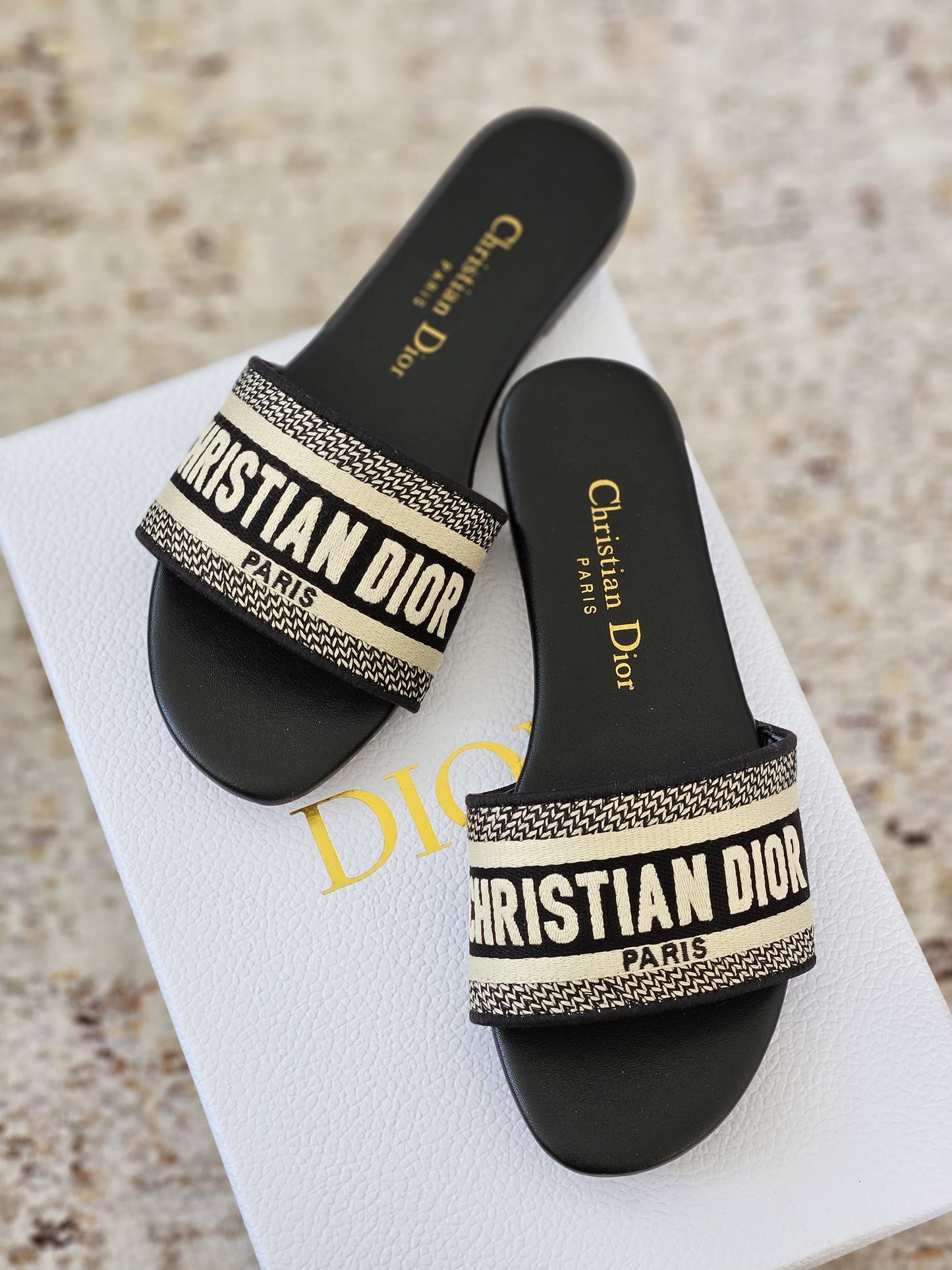 DIOR