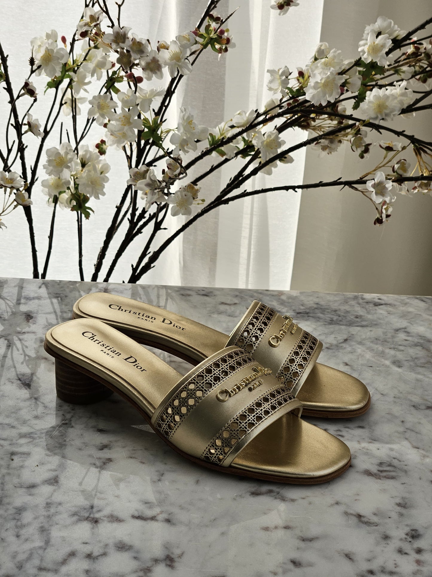 DIOR