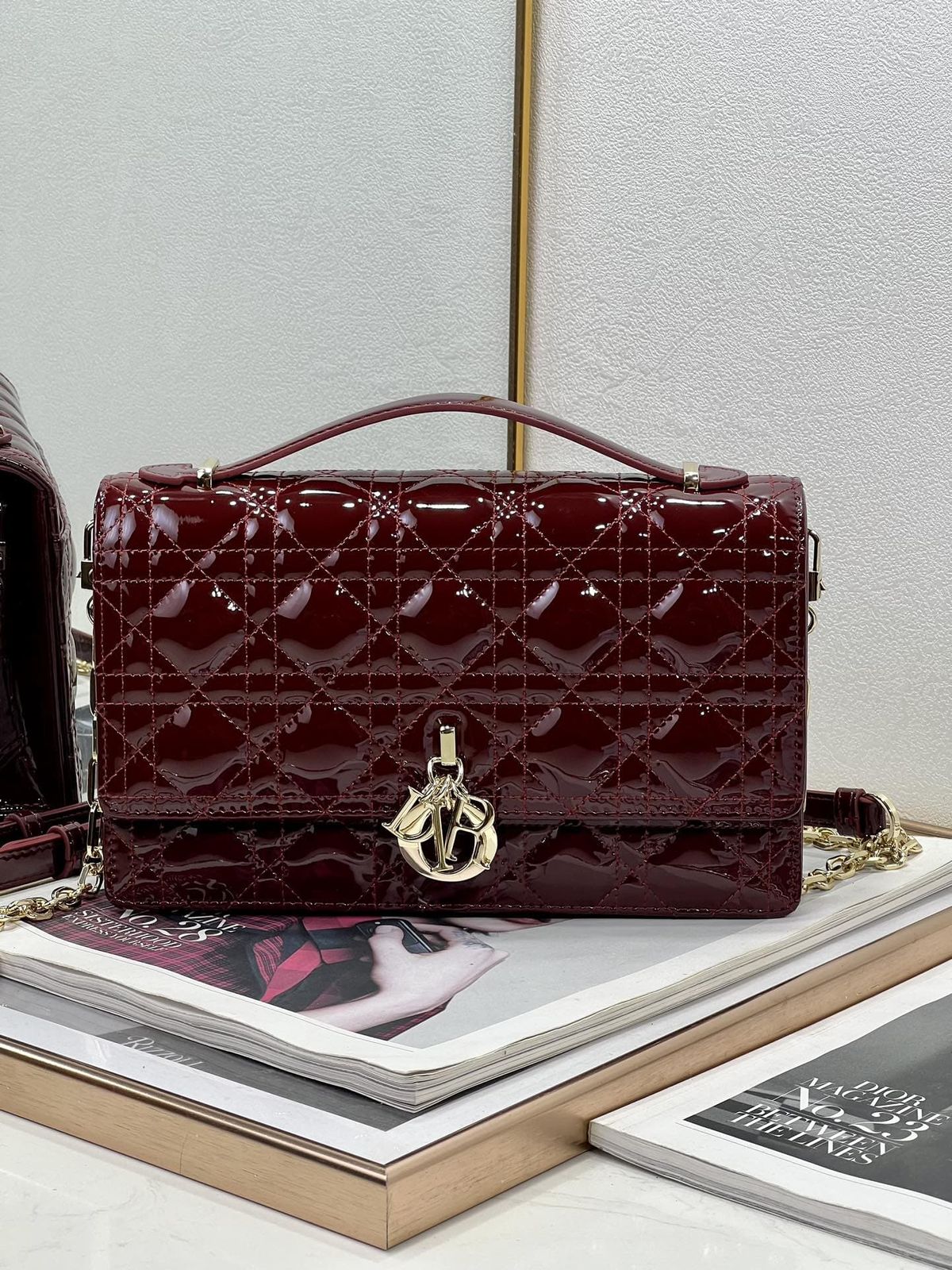 DIOR