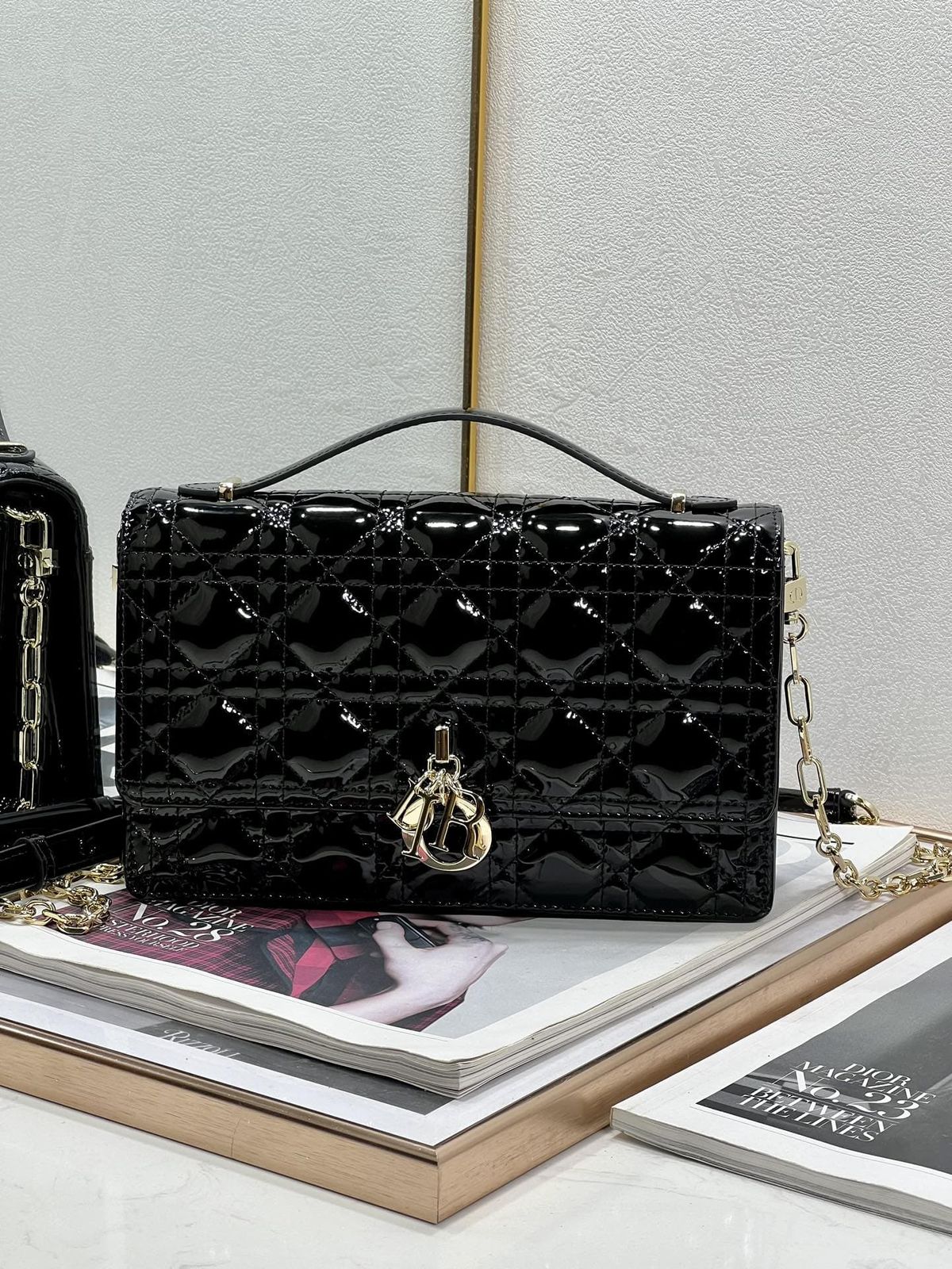 DIOR