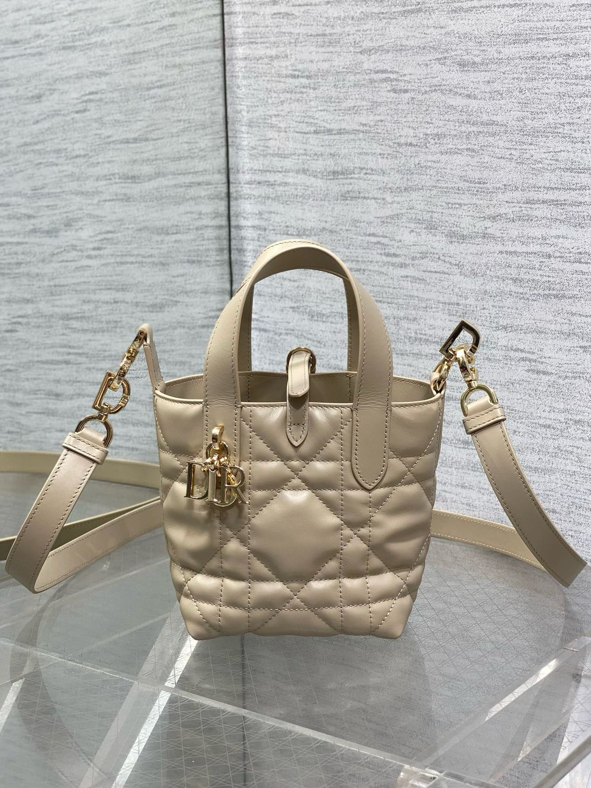 DIOR