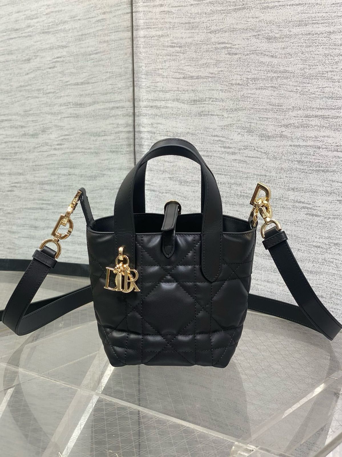 DIOR