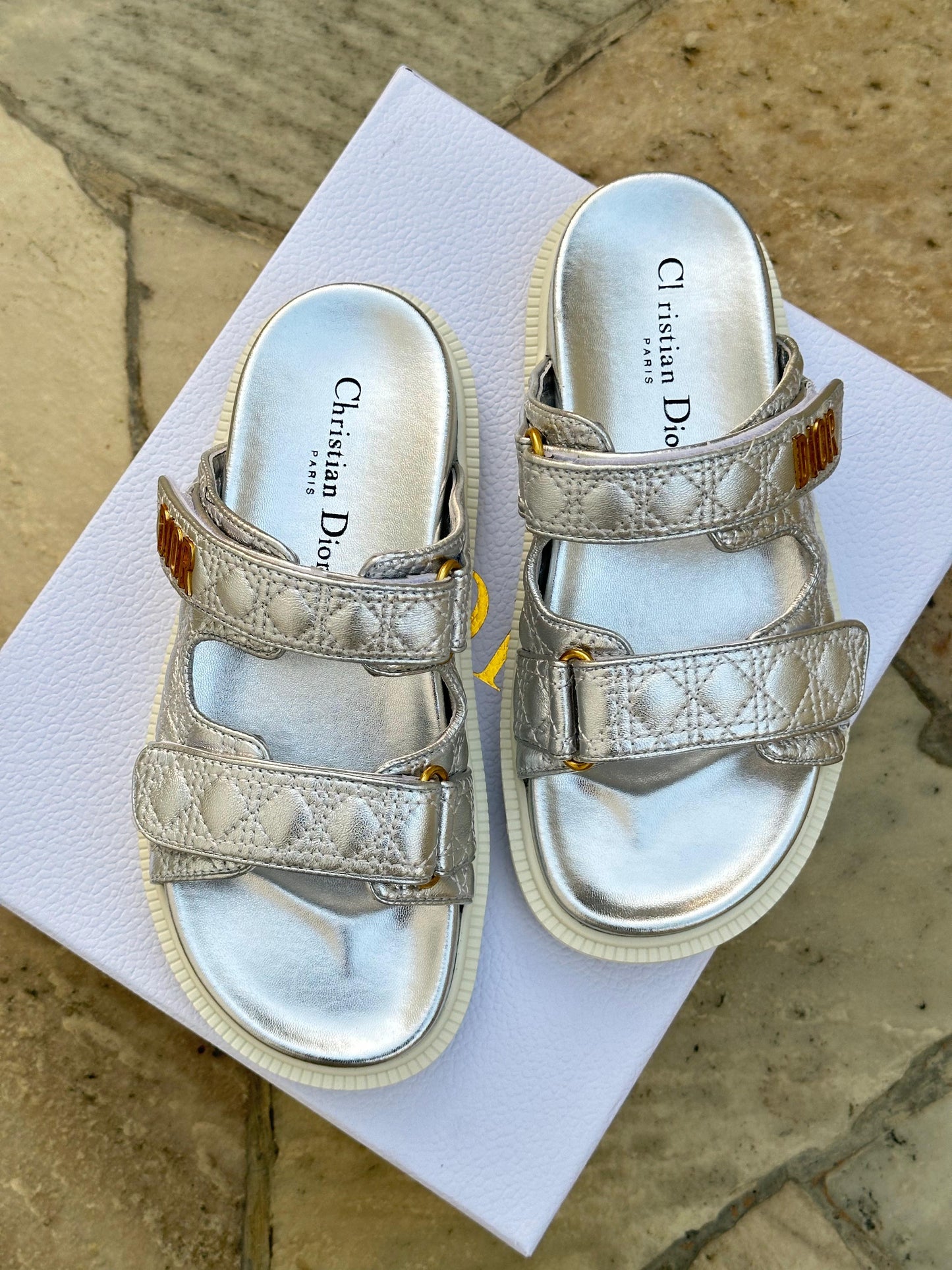 DIOR