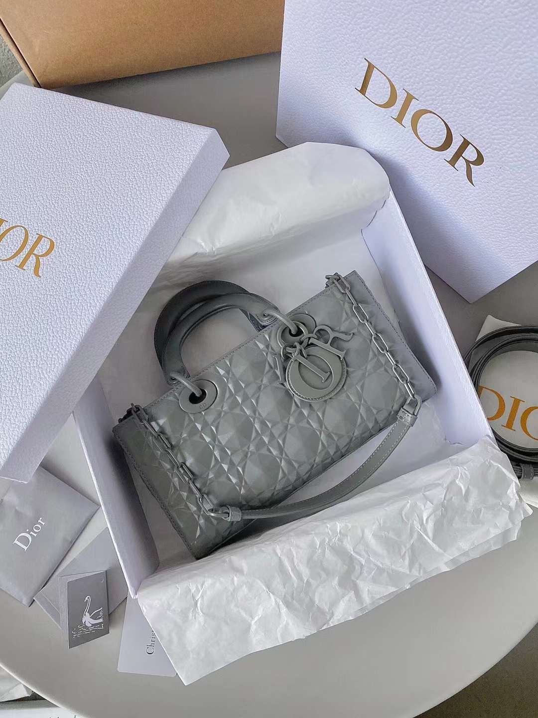DIOR