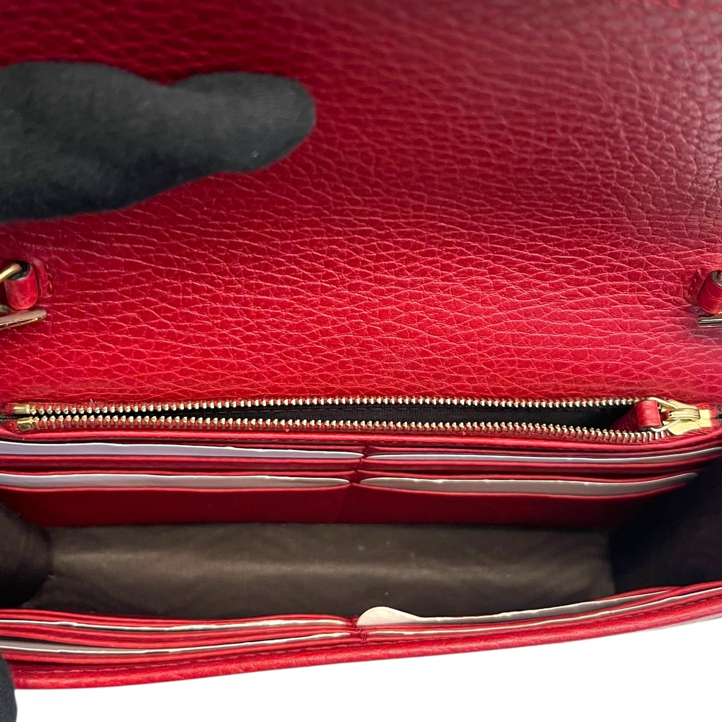 Gucci G Interlocking Wallet on Chain